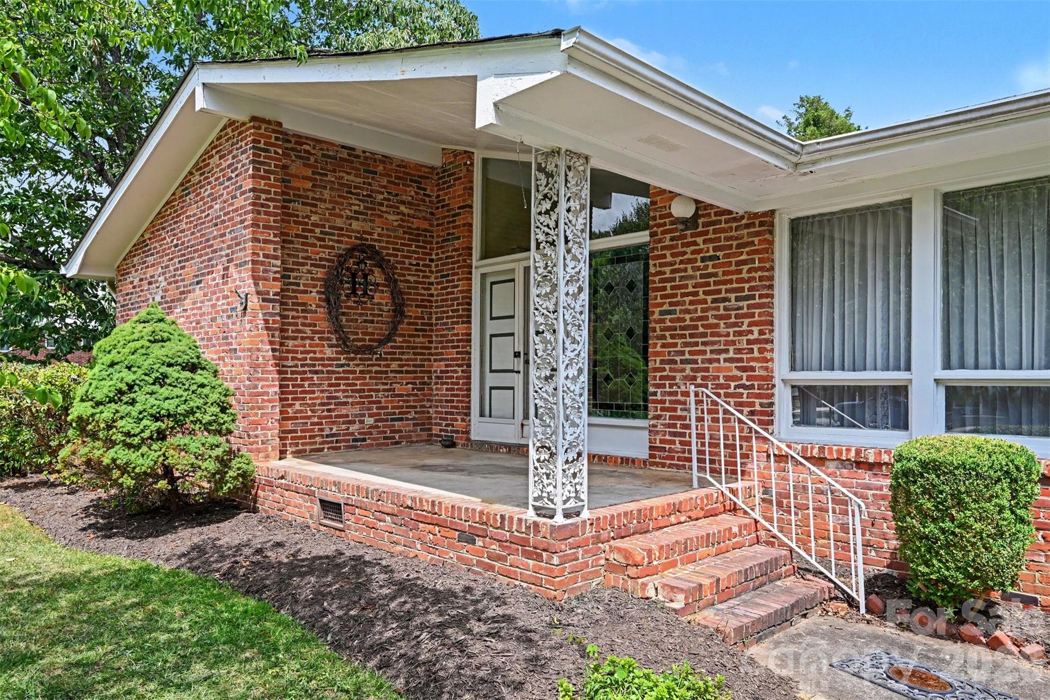 207 Sills Drive Property Photo 4