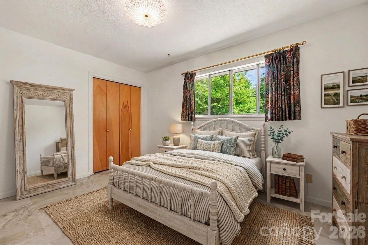 207 Sills Drive Property Photo 27