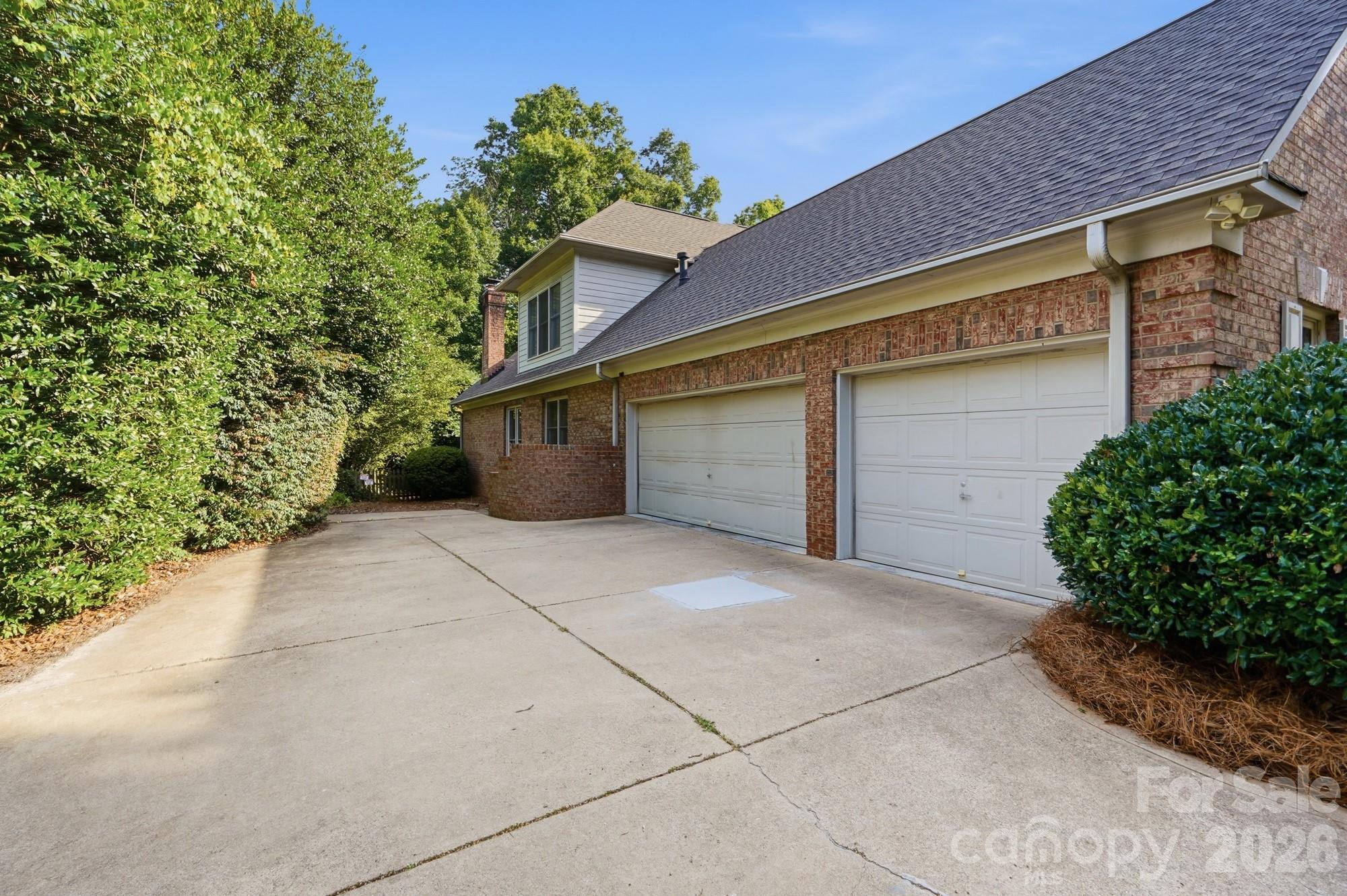 13101 Darby Chase Drive Property Photo 3
