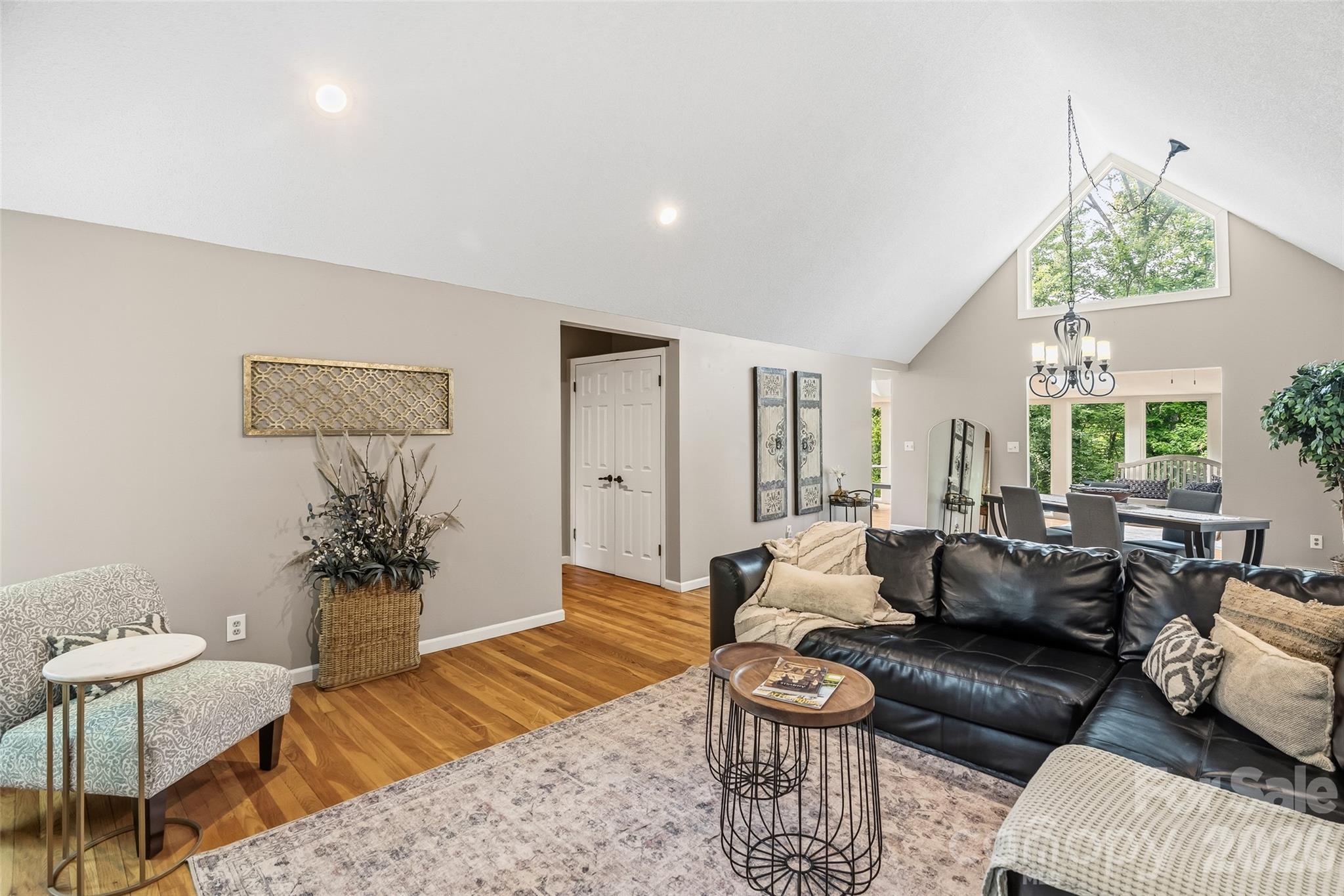 16 Canterbury Drive Property Photo 6