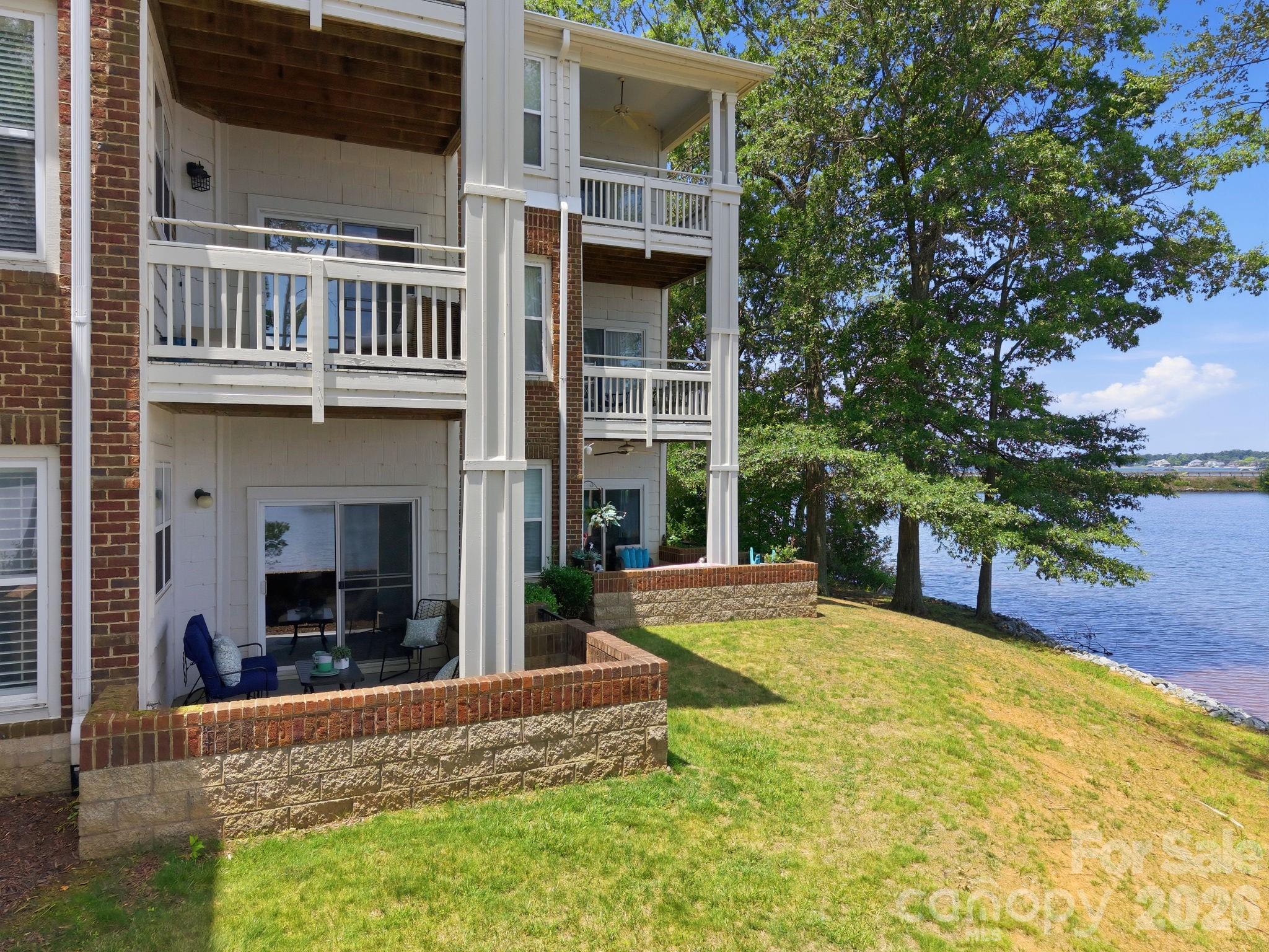 915 Northeast Drive 4 Property Photo 4