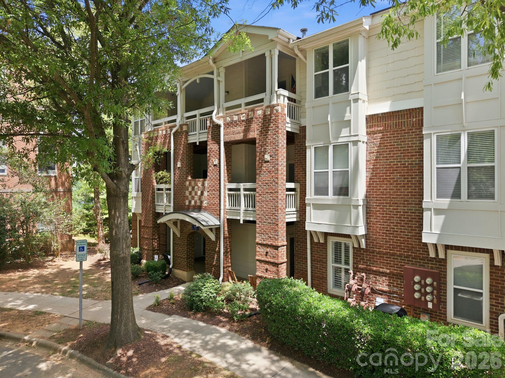 915 Northeast Drive 4 Property Photo 10