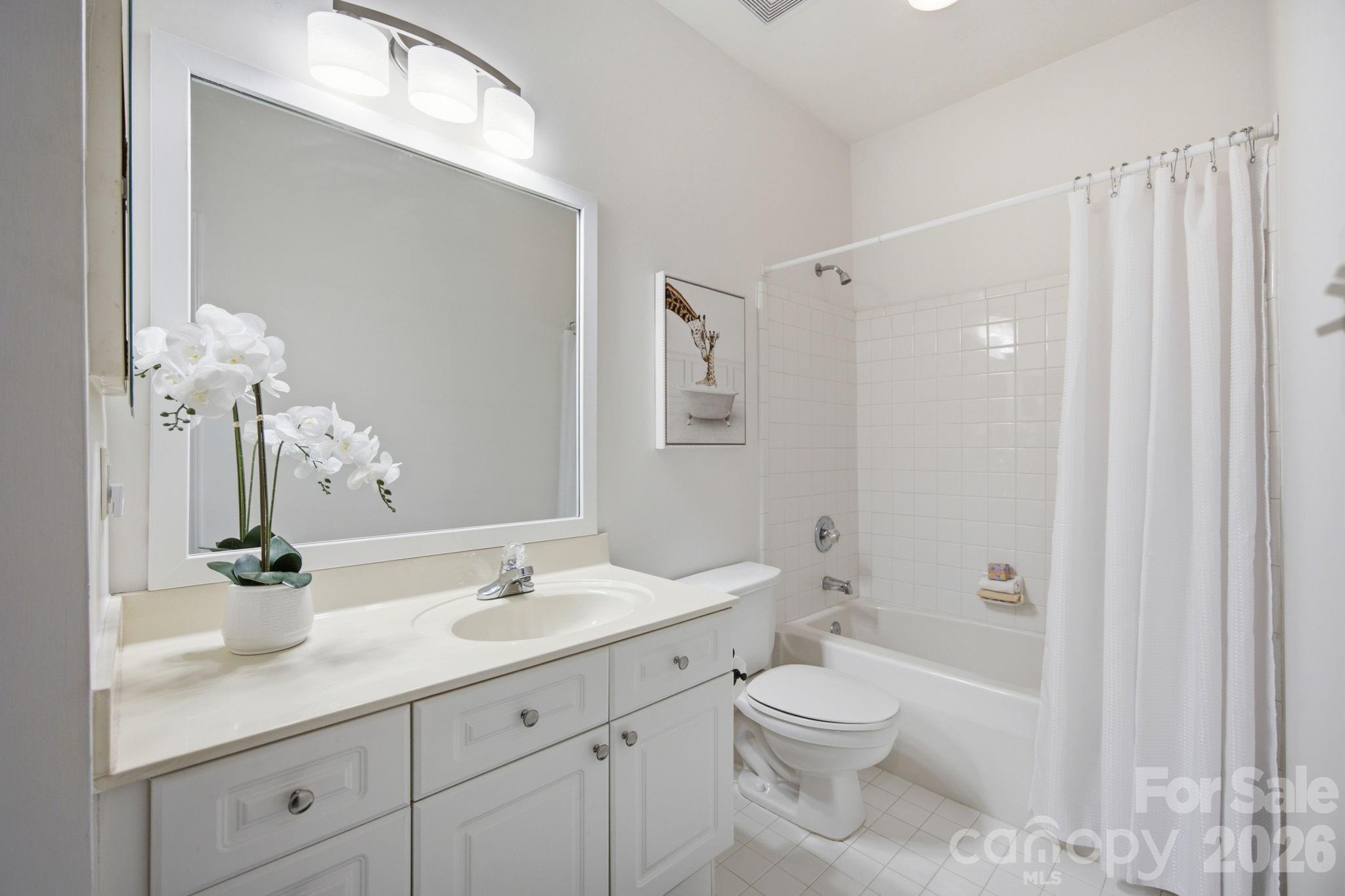 915 Northeast Drive 4 Property Photo 17