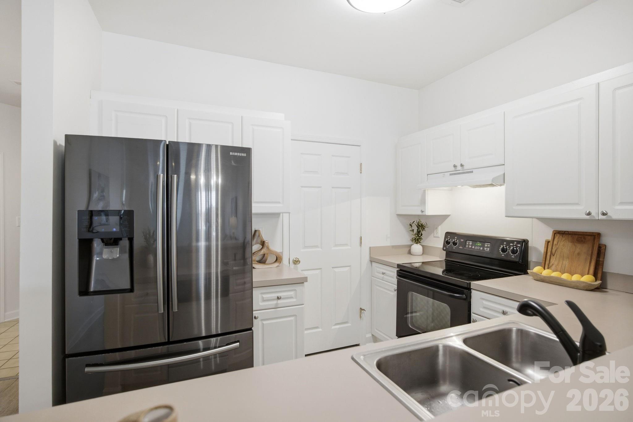 915 Northeast Drive 4 Property Photo 20