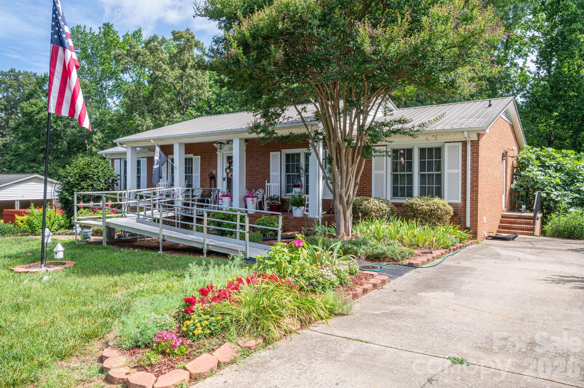 818 Hill Street Property Photo 1