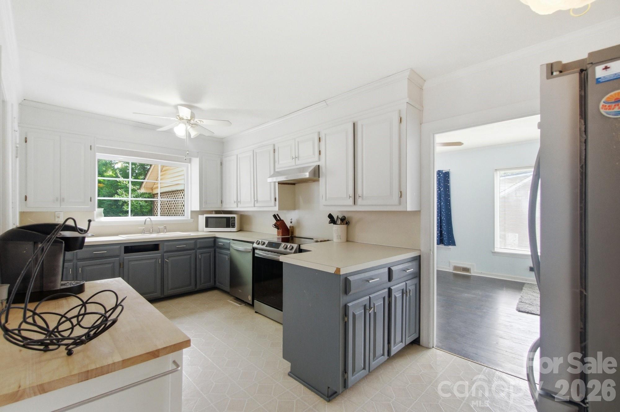 1616 Statesville Boulevard Property Photo 11