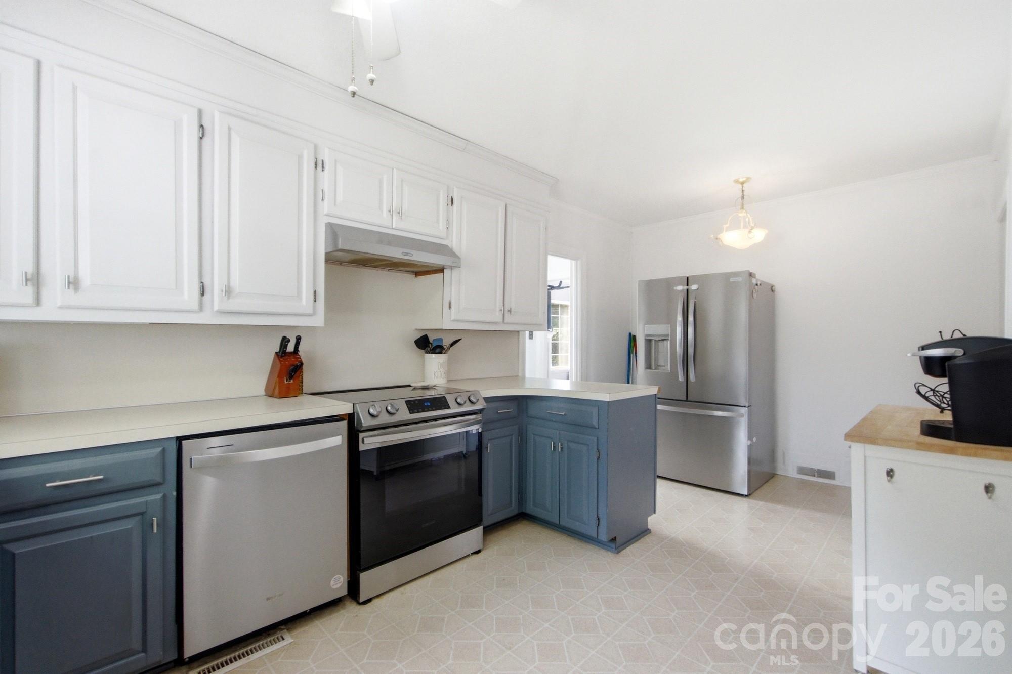 1616 Statesville Boulevard Property Photo 15