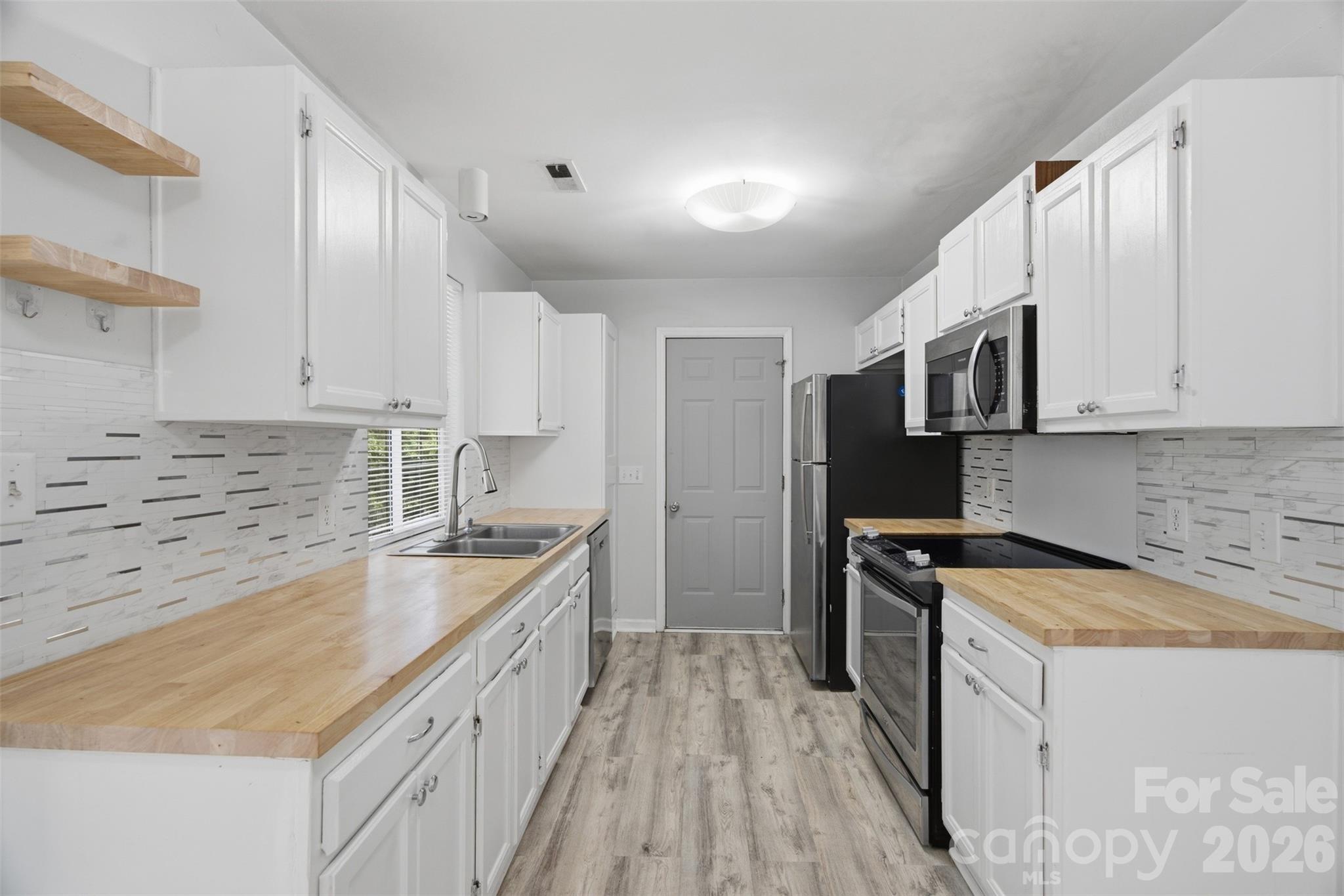 8345 Houndstooth Drive Property Photo 7