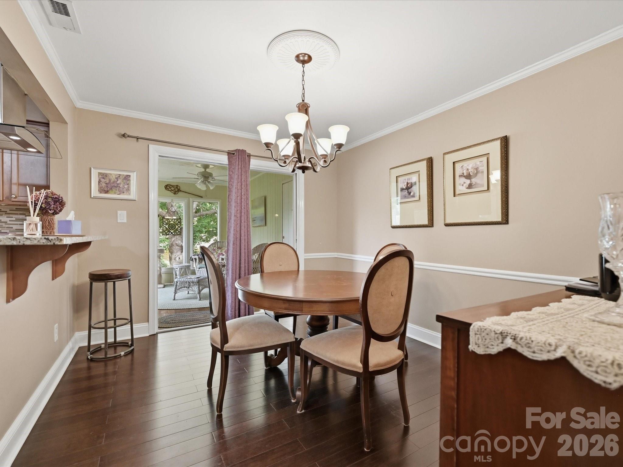 2233 Rexford Road C Property Photo 6