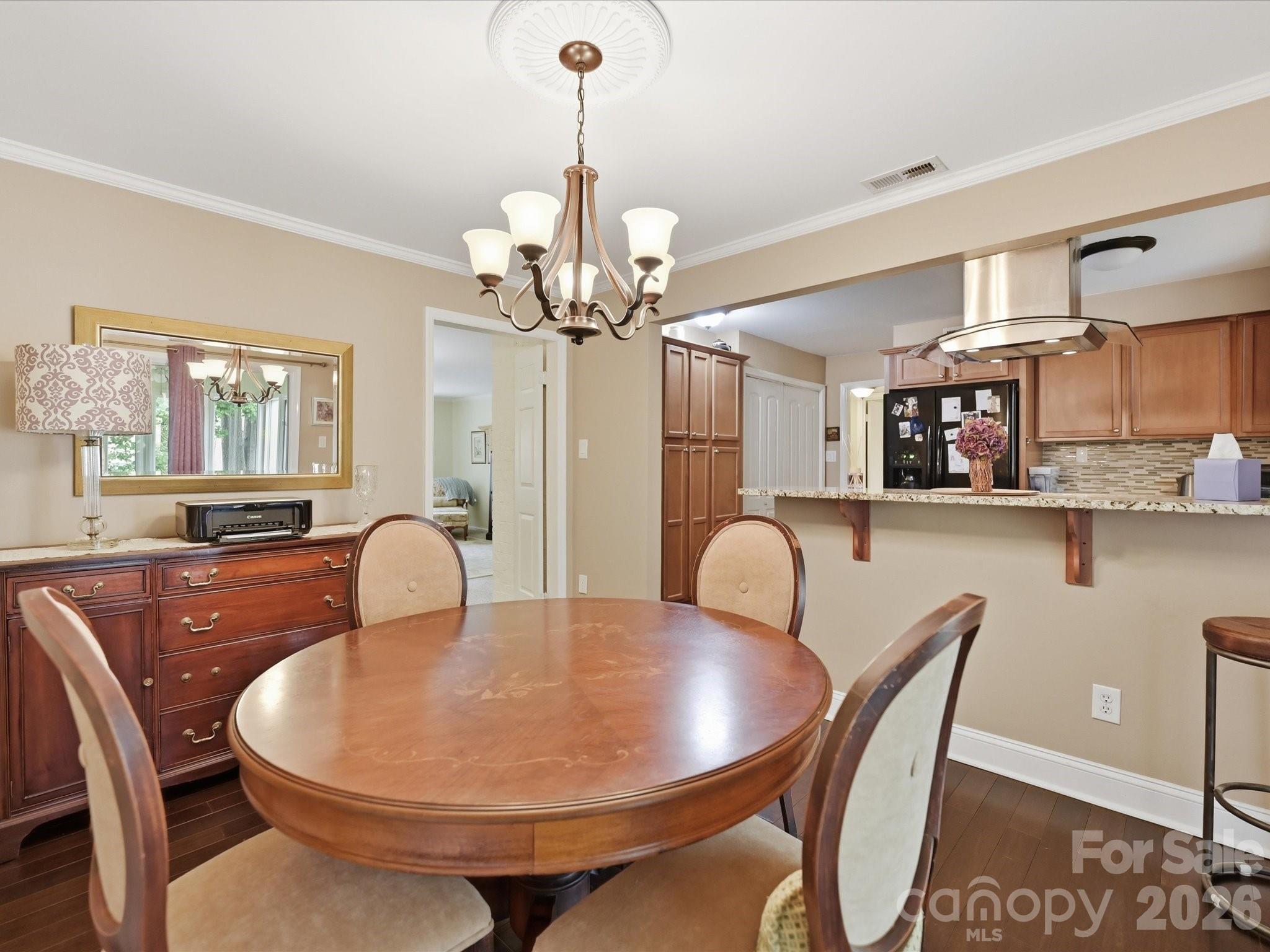 2233 Rexford Road C Property Photo 8