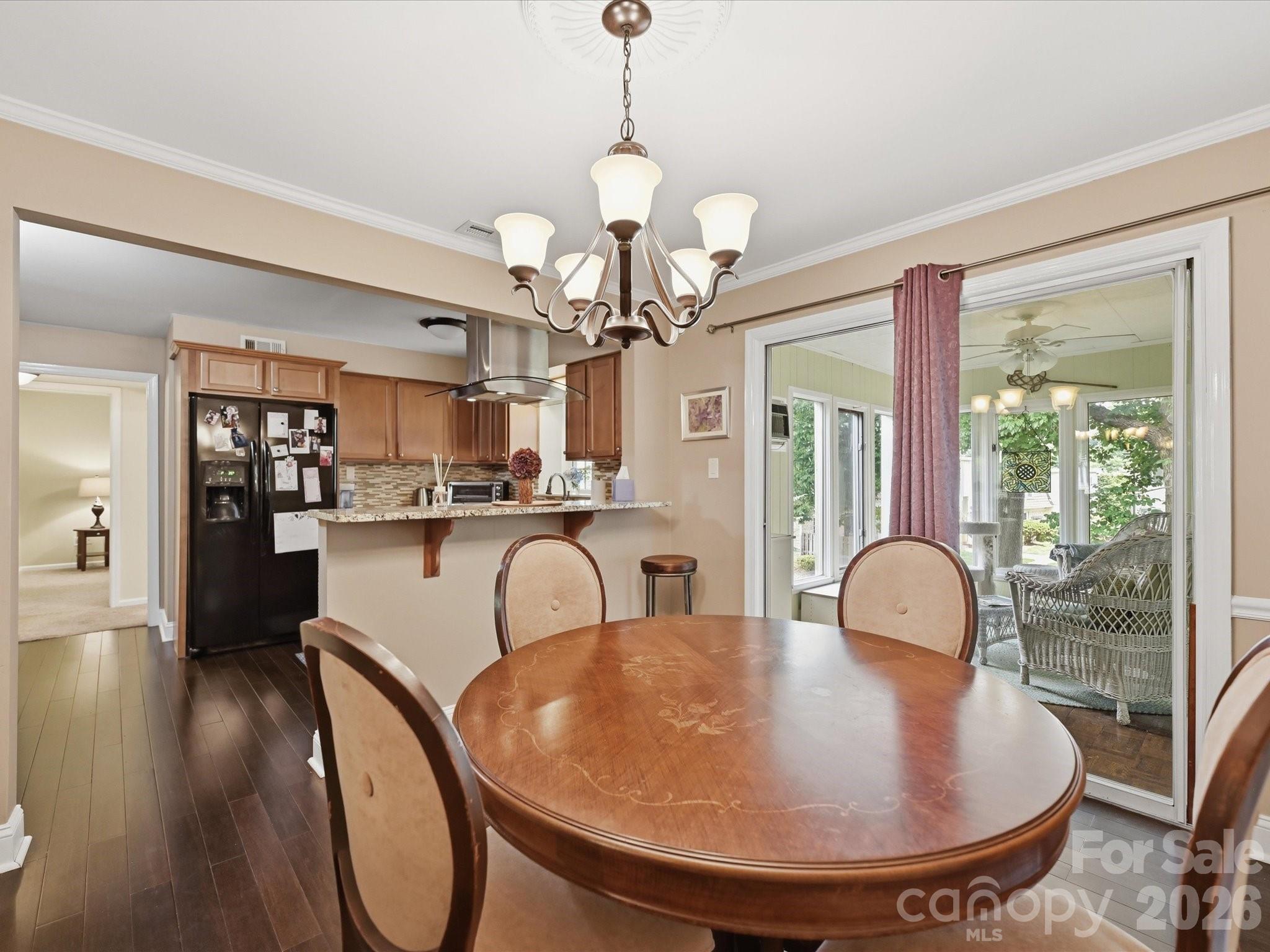 2233 Rexford Road C Property Photo 9