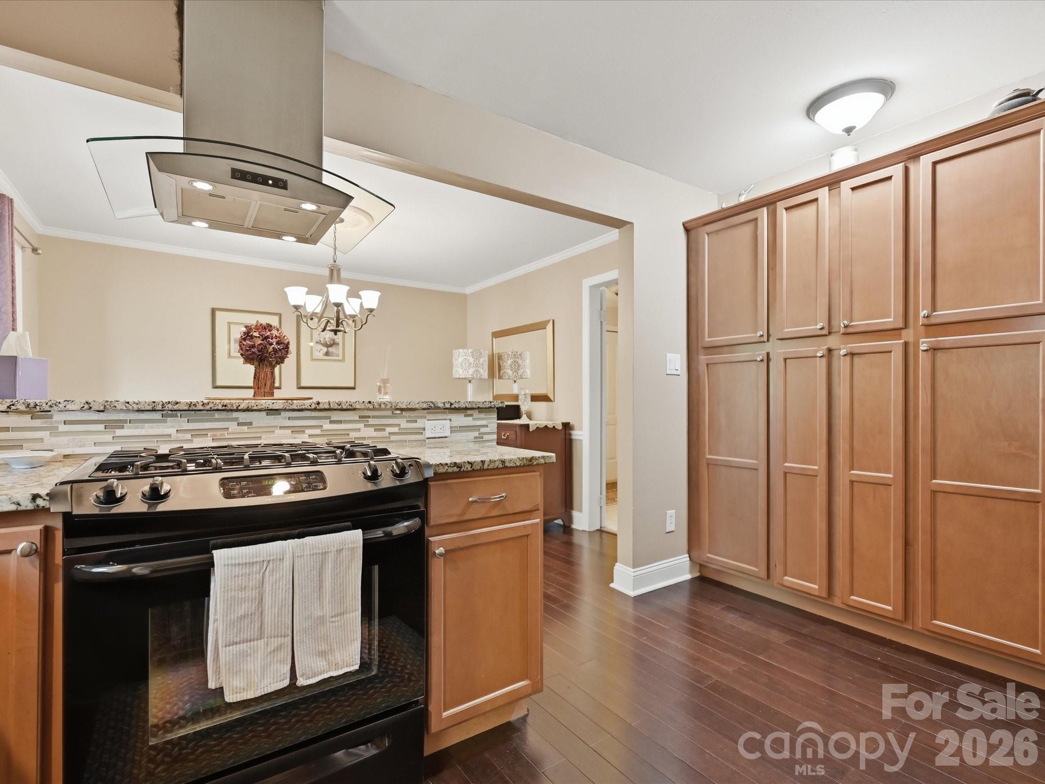 2233 Rexford Road C Property Photo 13