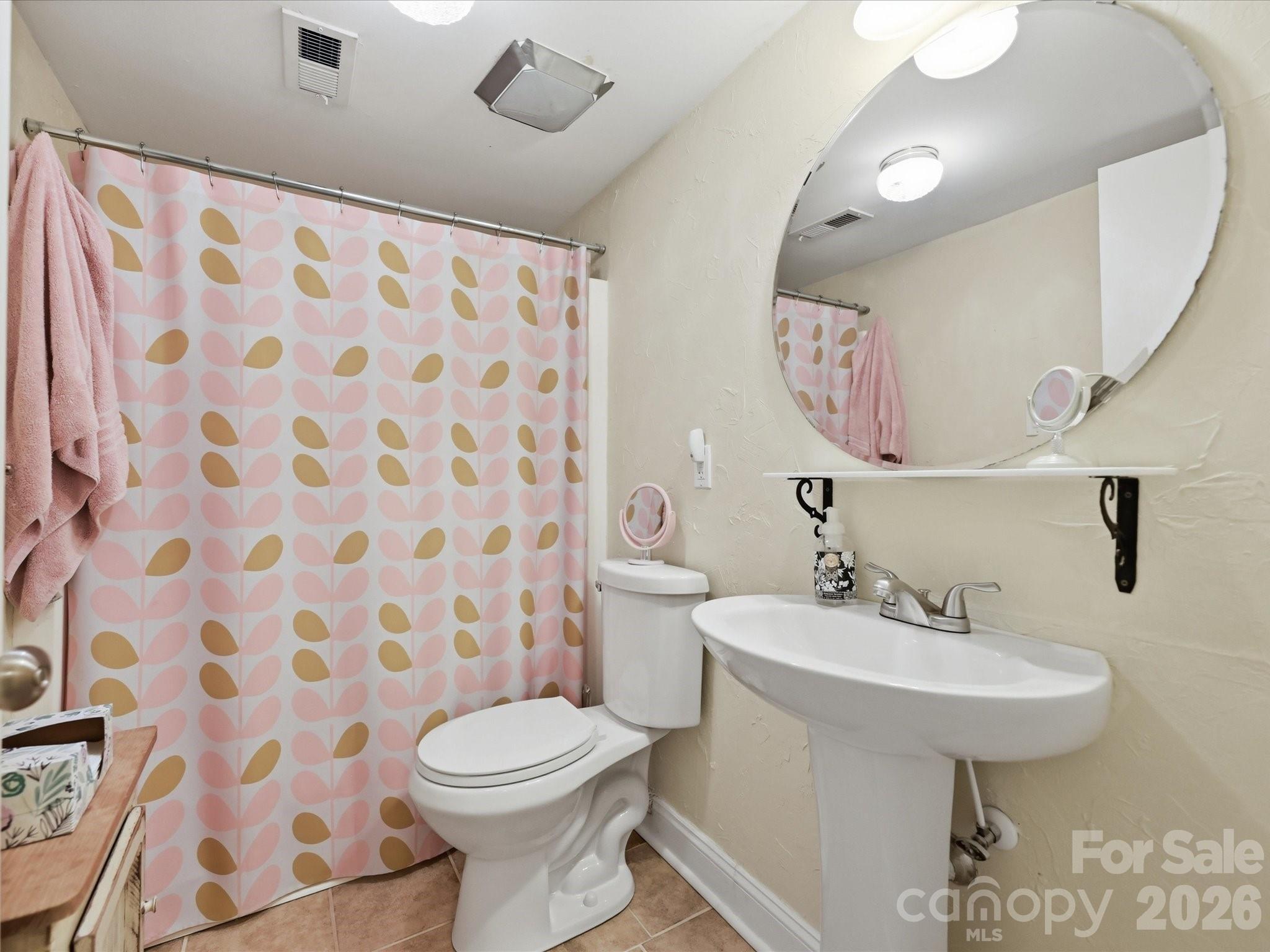 2233 Rexford Road C Property Photo 19