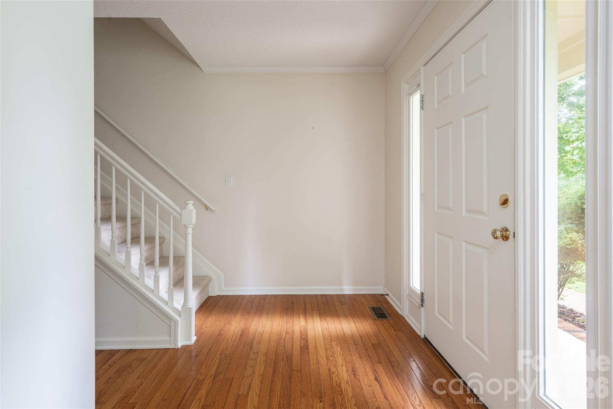 204 Windsor Forest Circle Property Photo 6