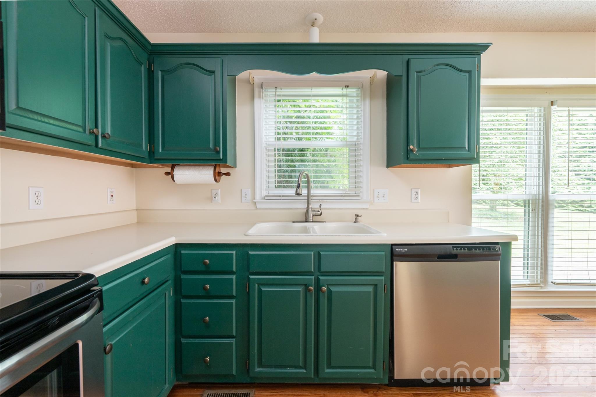 204 Windsor Forest Circle Property Photo 17