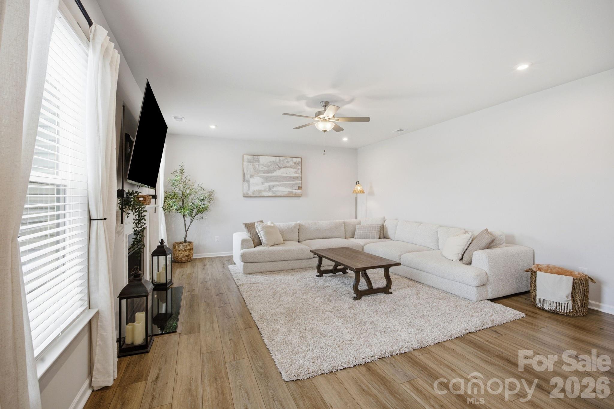 3239 Laurel Brook Drive Property Photo 4