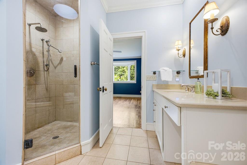 2204 E Cumming Woods Lane Property Photo 19