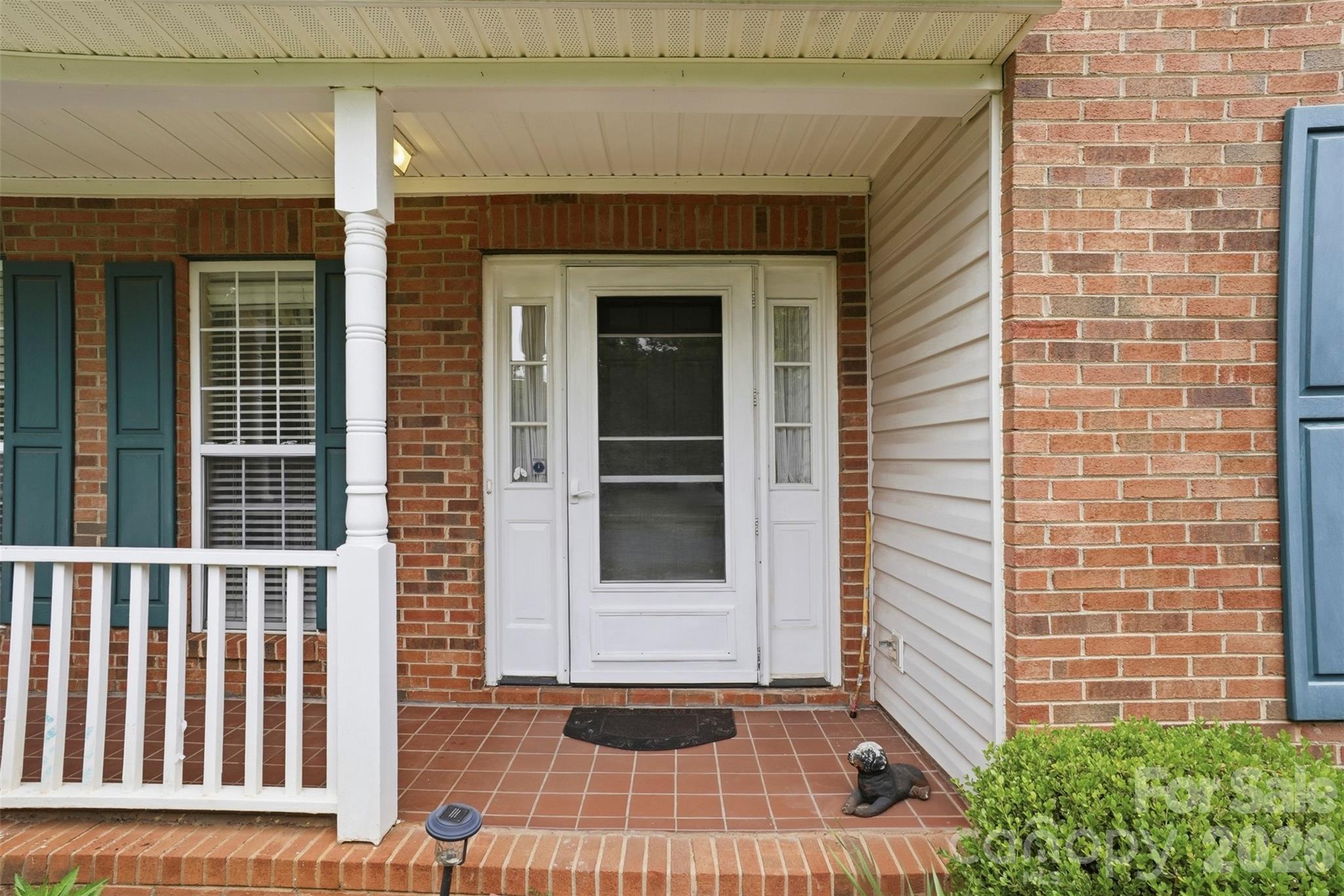 5619 Hedgecrest Place Property Photo 3