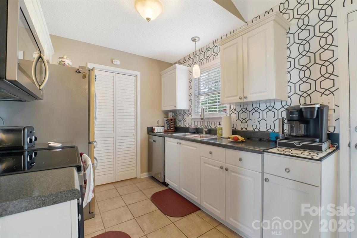 4165 Thomas Sam Drive Property Photo 2