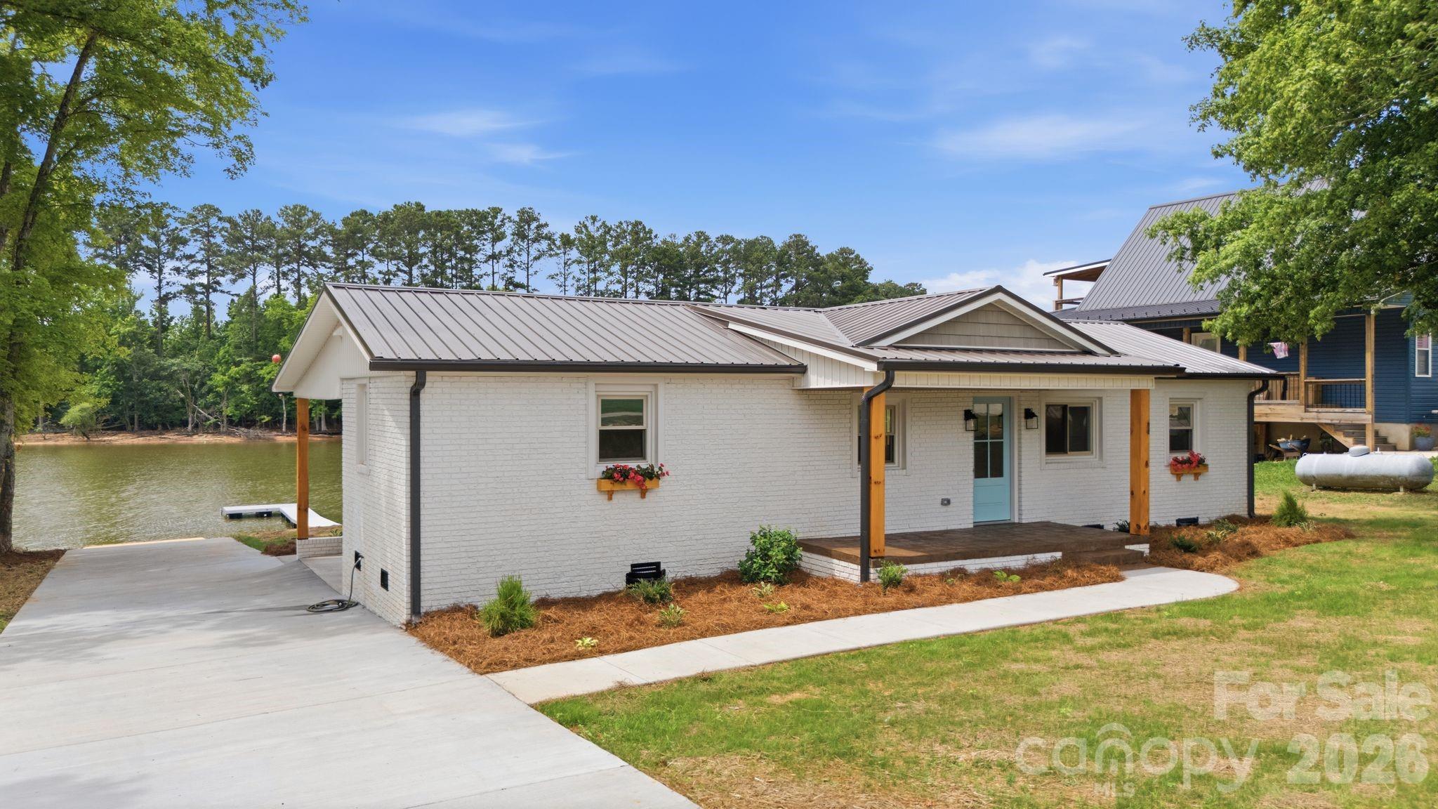 2516 Riverview Road Property Photo 4