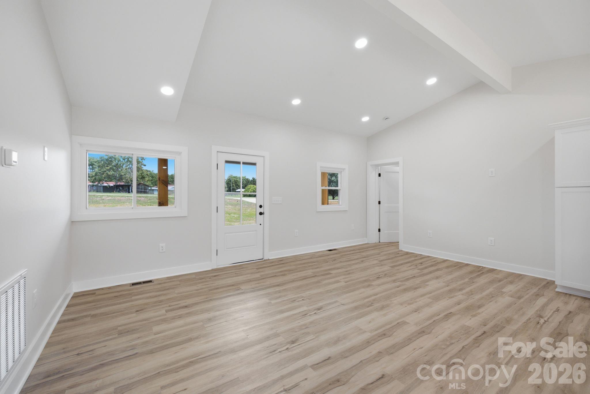 2516 Riverview Road Property Photo 10