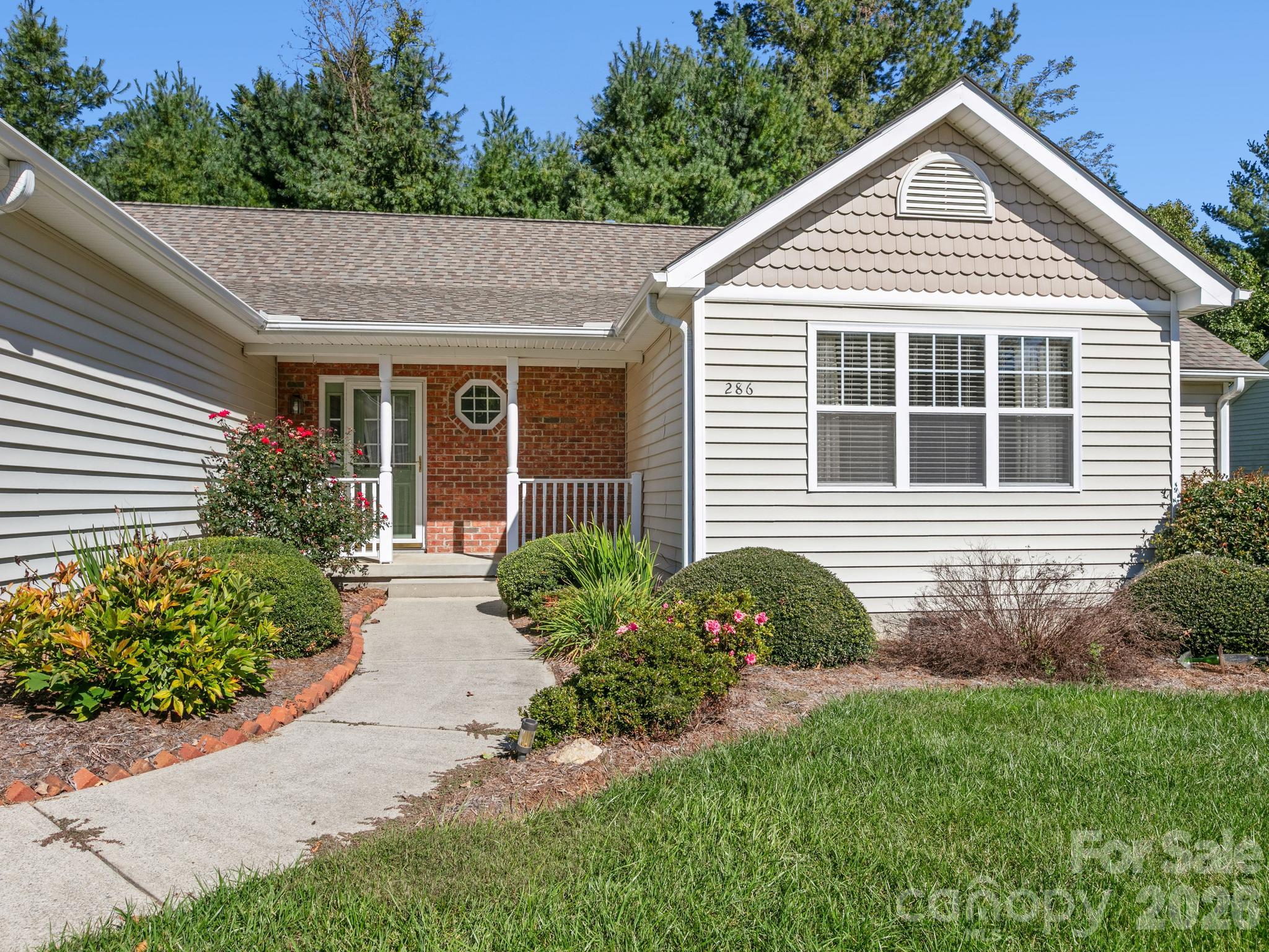 286 Charlestown Drive Property Photo 1