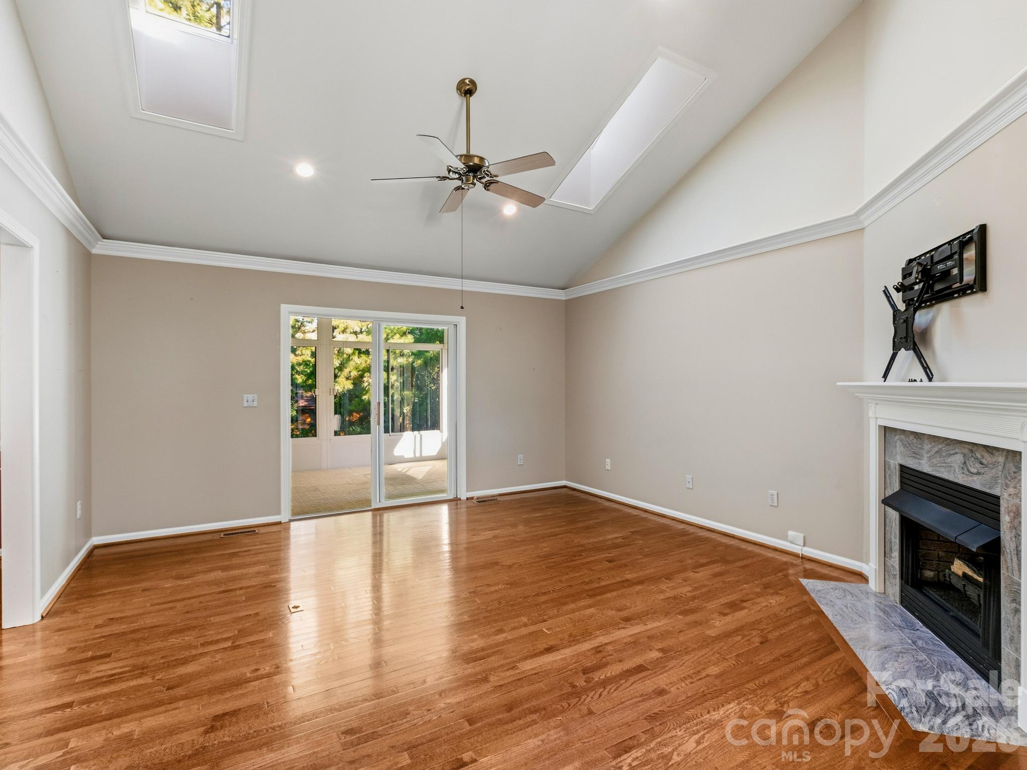 286 Charlestown Drive Property Photo 6