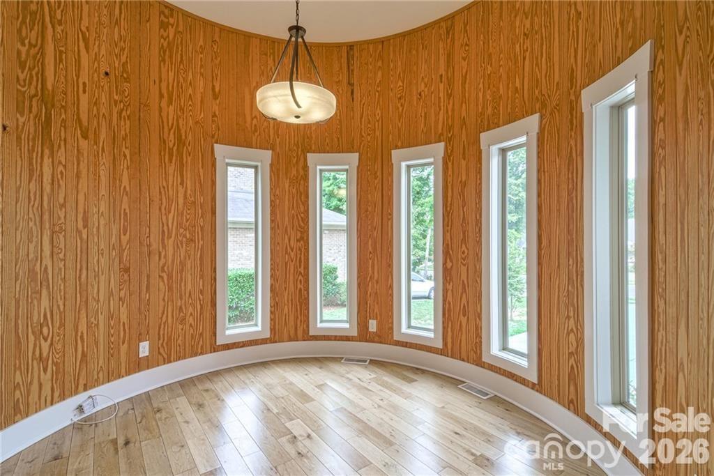 10136 Fairlea Drive Property Photo 5