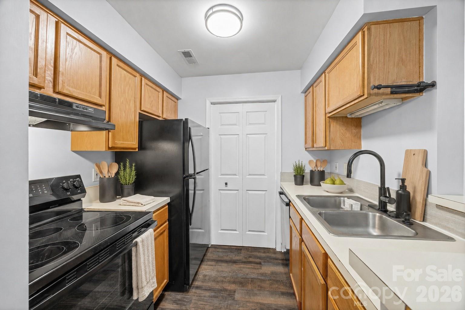 8119 Tremaine Court Unit E Property Photo 5