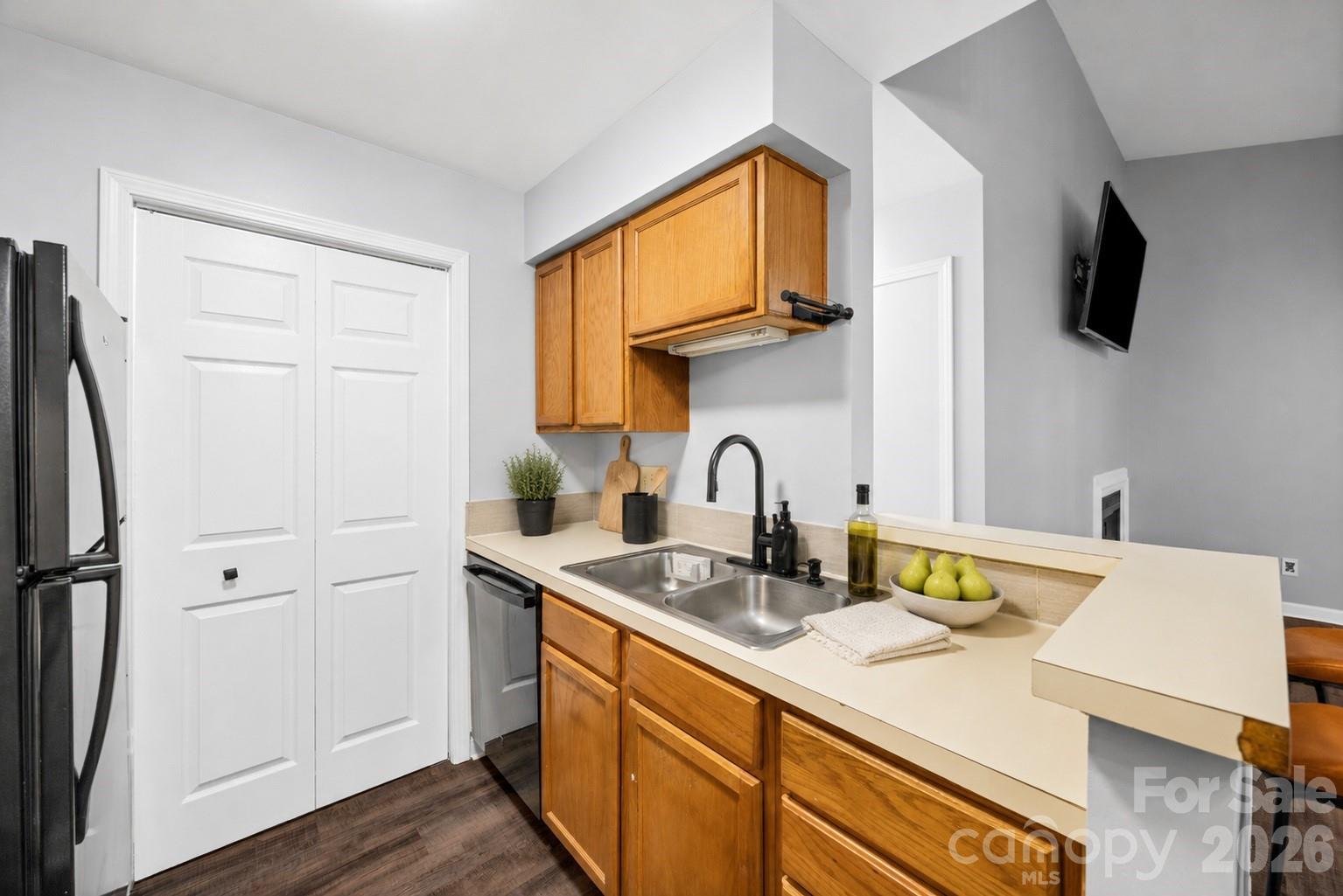 8119 Tremaine Court Unit E Property Photo 6
