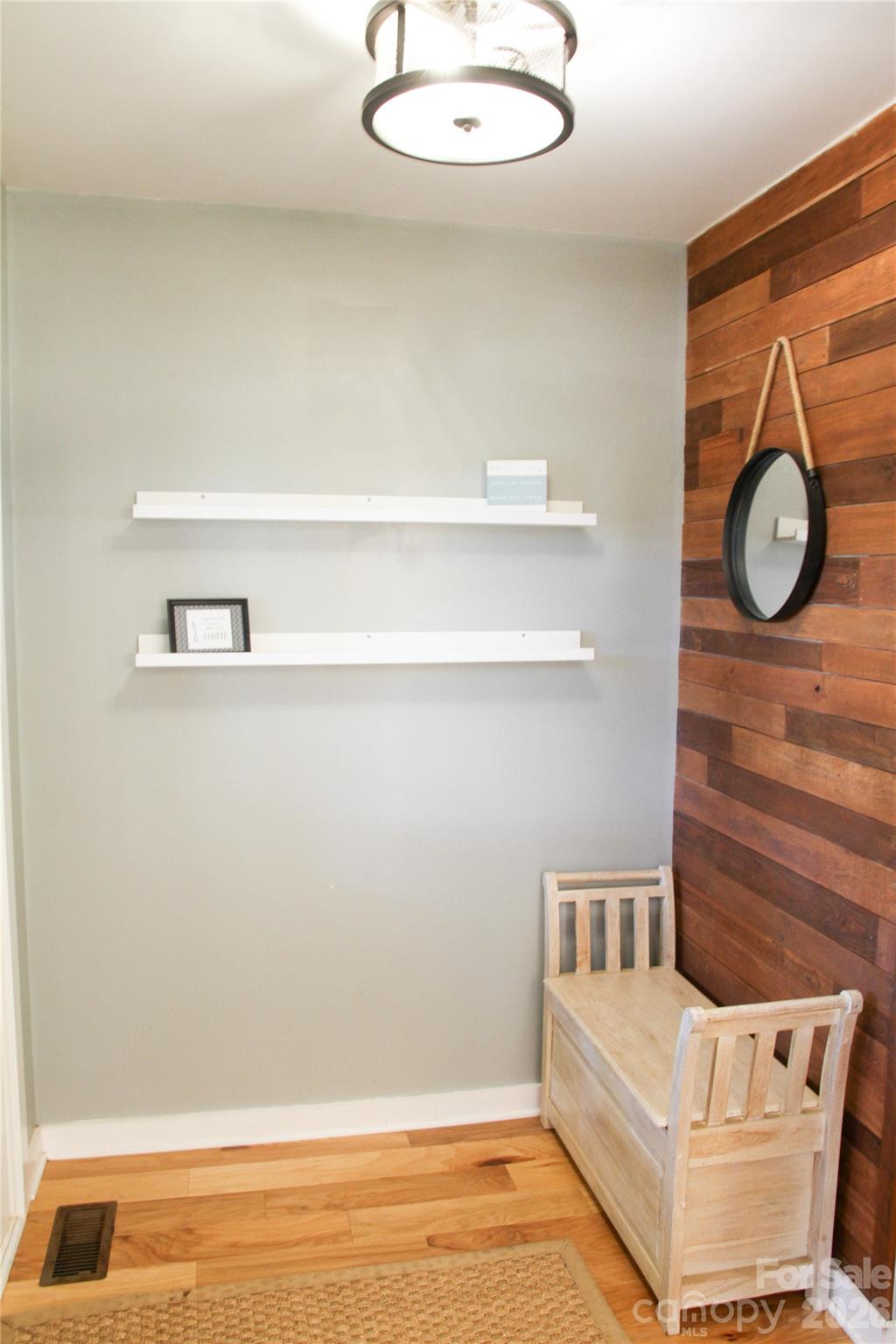 7947 Lakeview Drive Property Photo 4