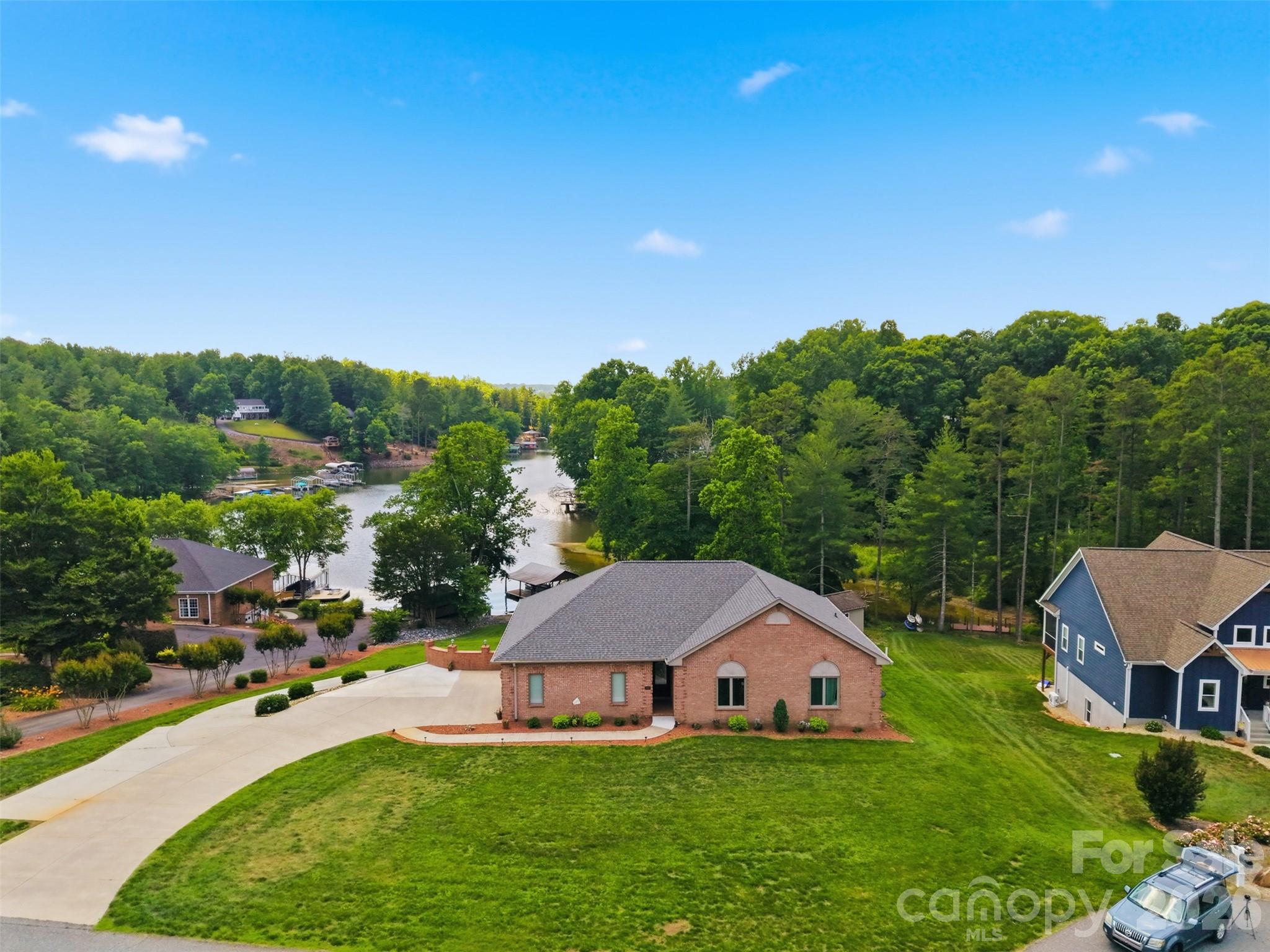 495 Windsor Drive Property Photo 6