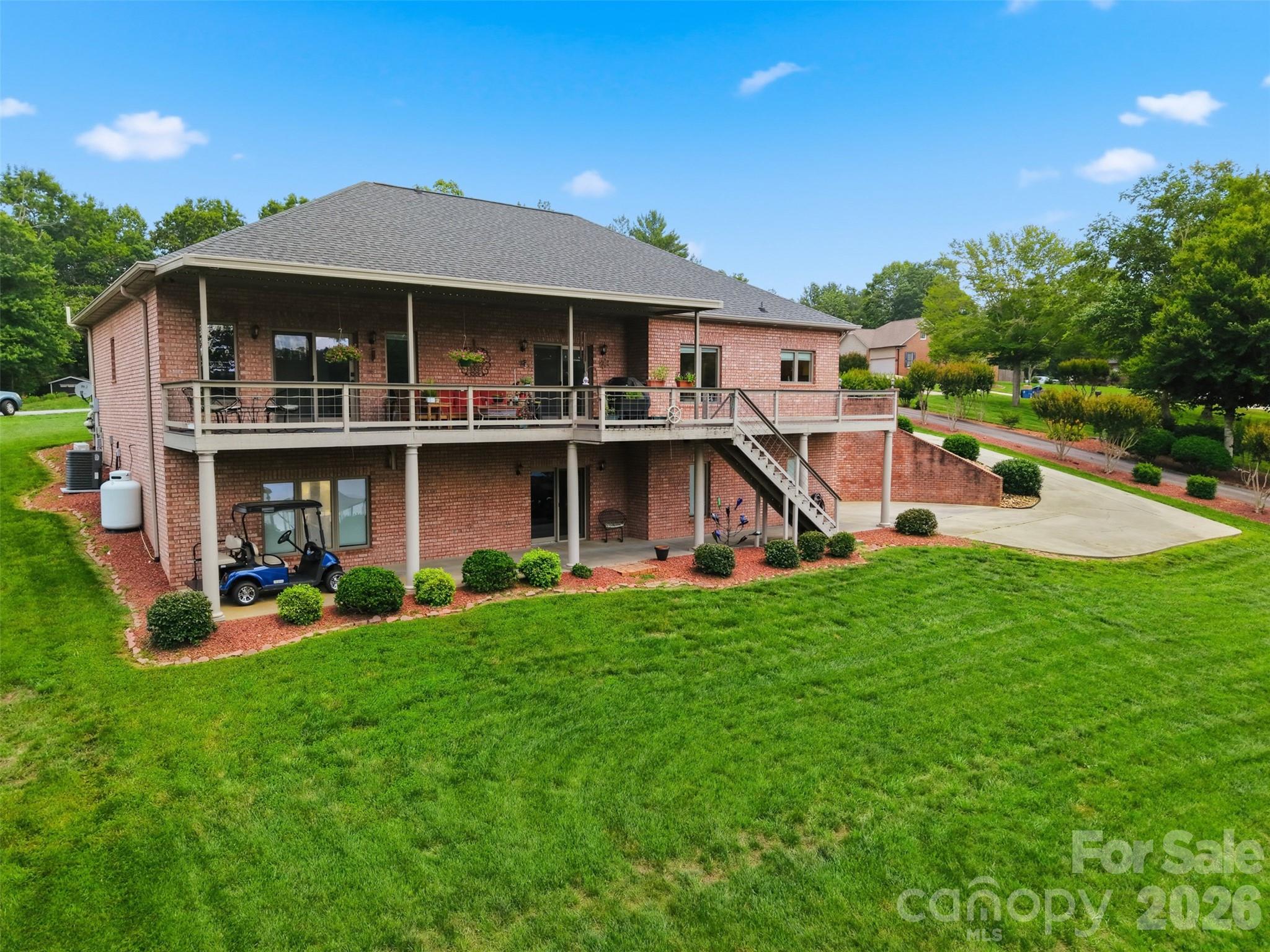 495 Windsor Drive Property Photo 12