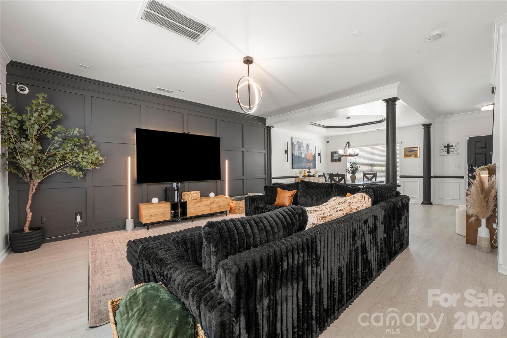 724 Balboa Court Property Photo 3