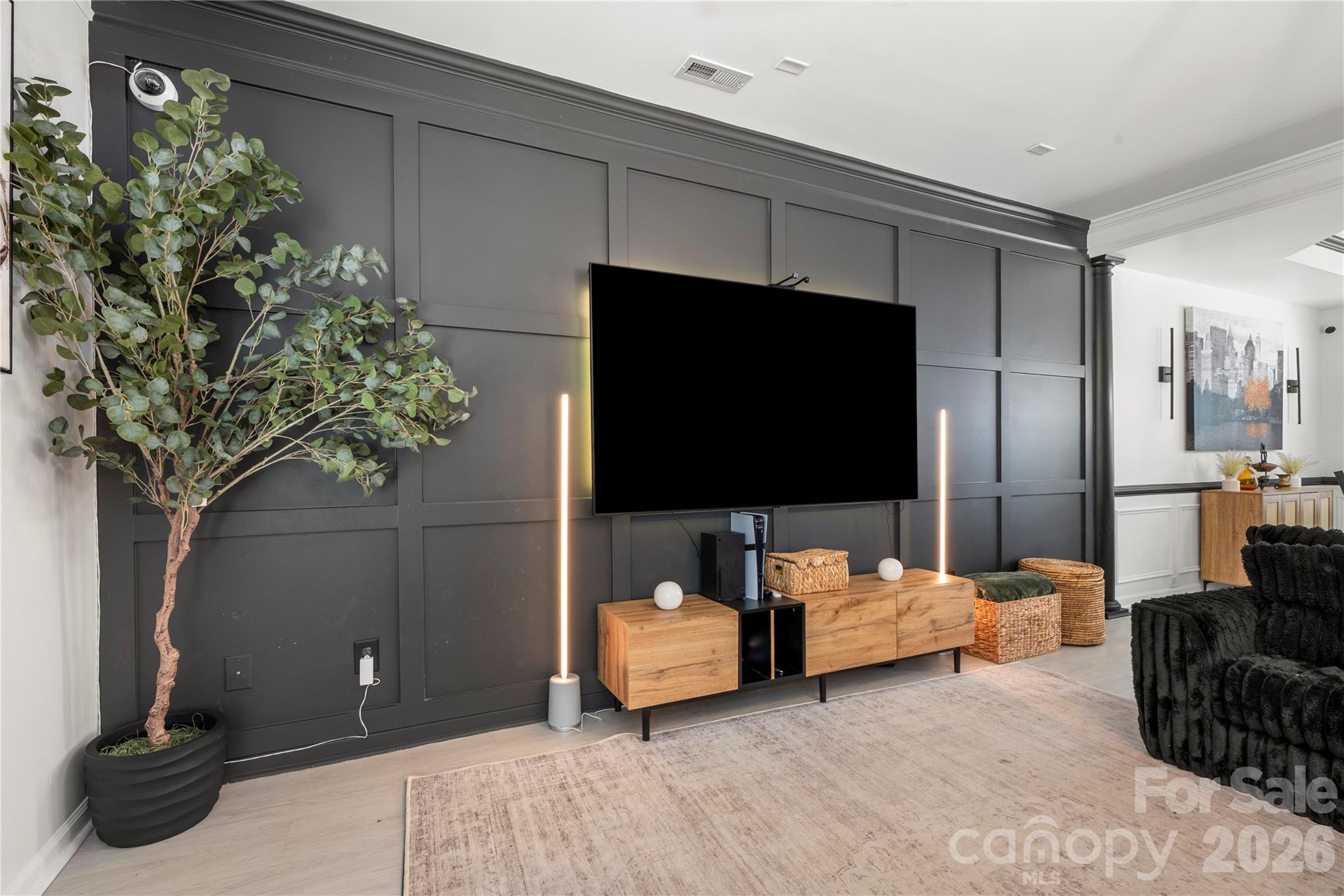 724 Balboa Court Property Photo 8