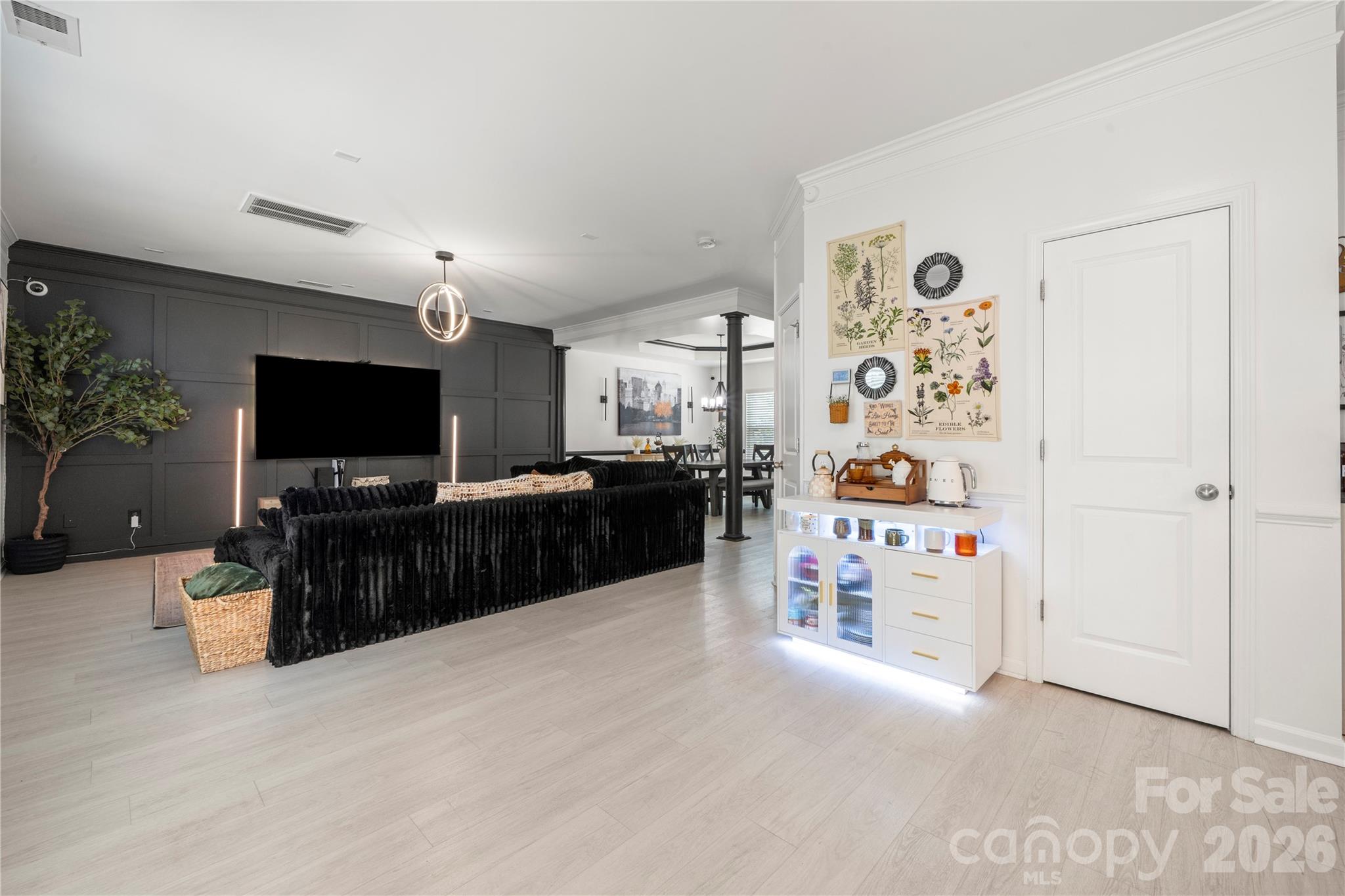 724 Balboa Court Property Photo 14