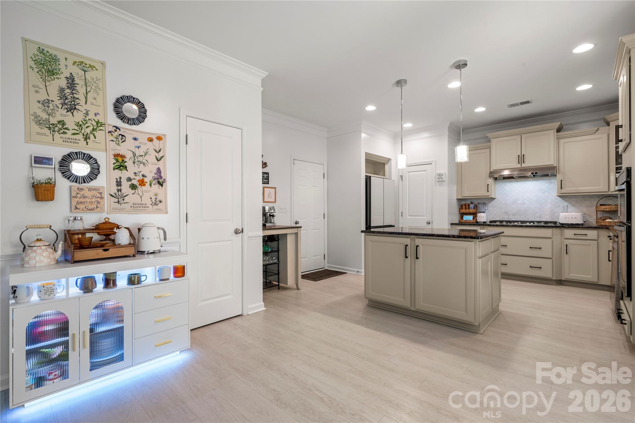 724 Balboa Court Property Photo 15