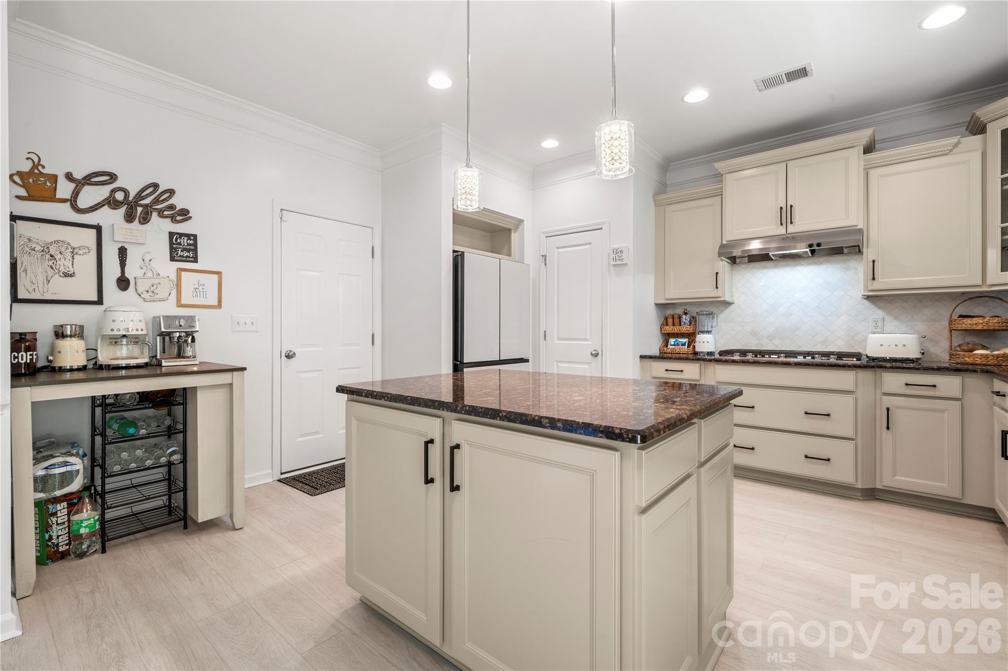 724 Balboa Court Property Photo 18