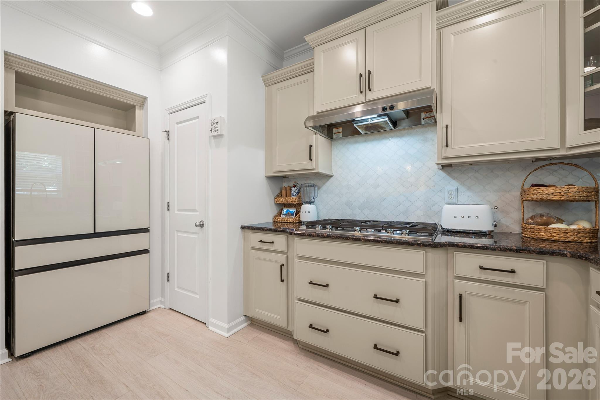 724 Balboa Court Property Photo 23