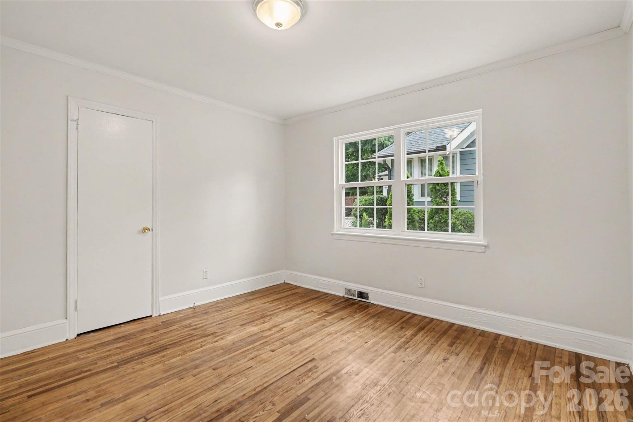 2518 E 7th Street Property Photo 6