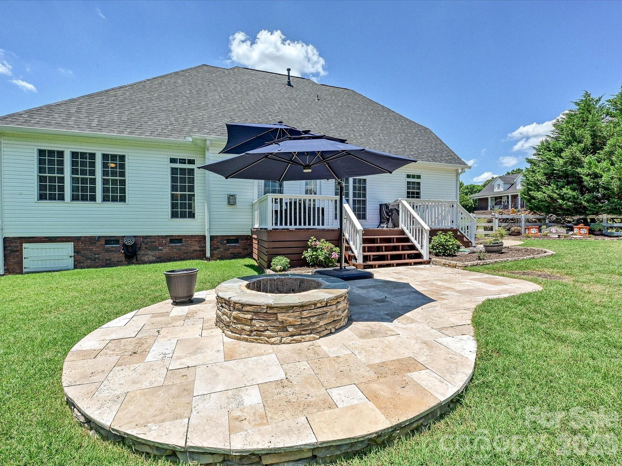 305 Spurs Court Property Photo 20