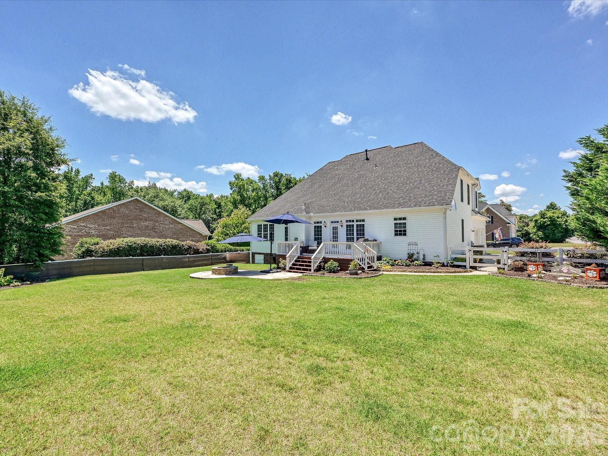 305 Spurs Court Property Photo 29