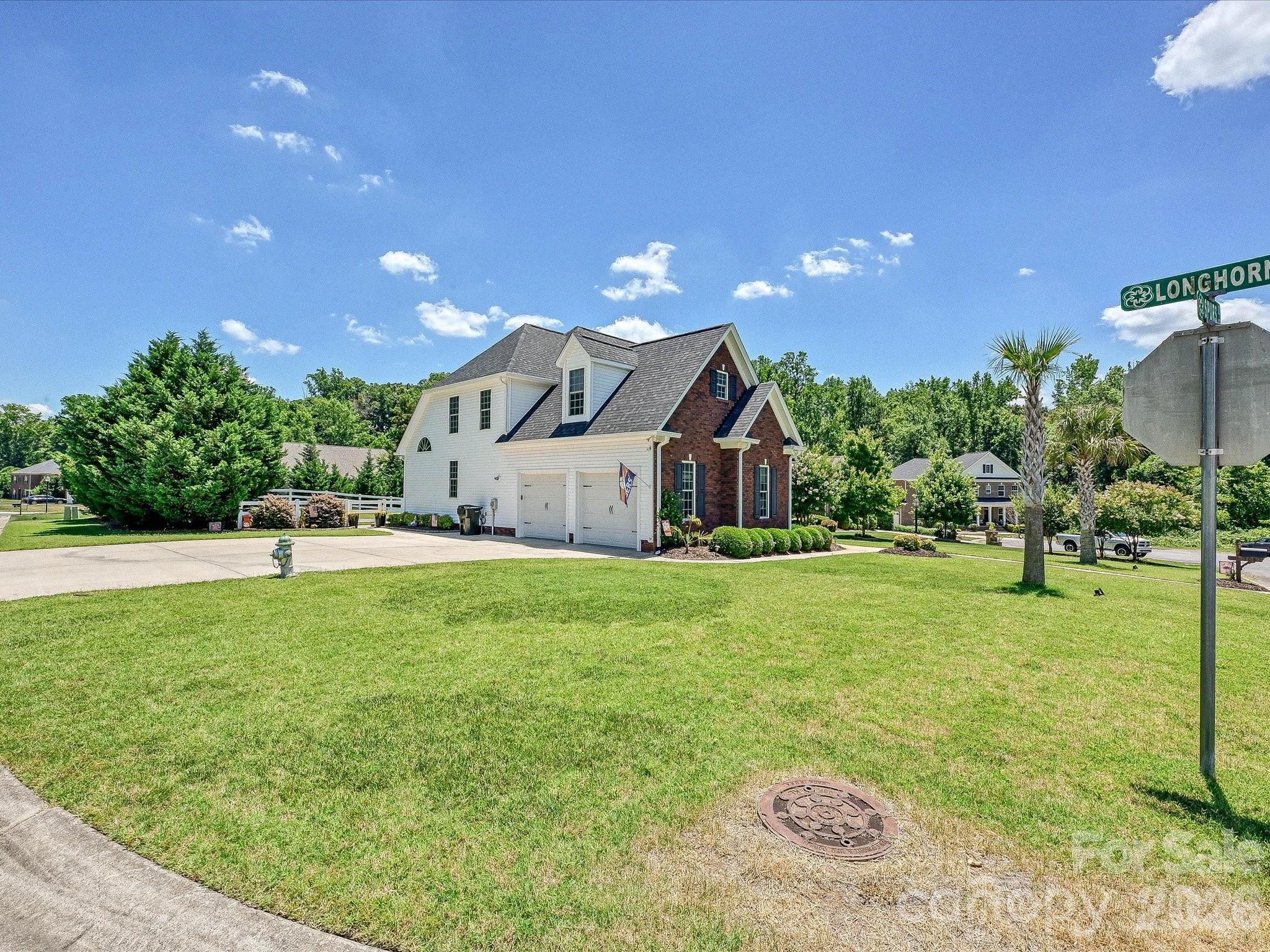 305 Spurs Court Property Photo 33
