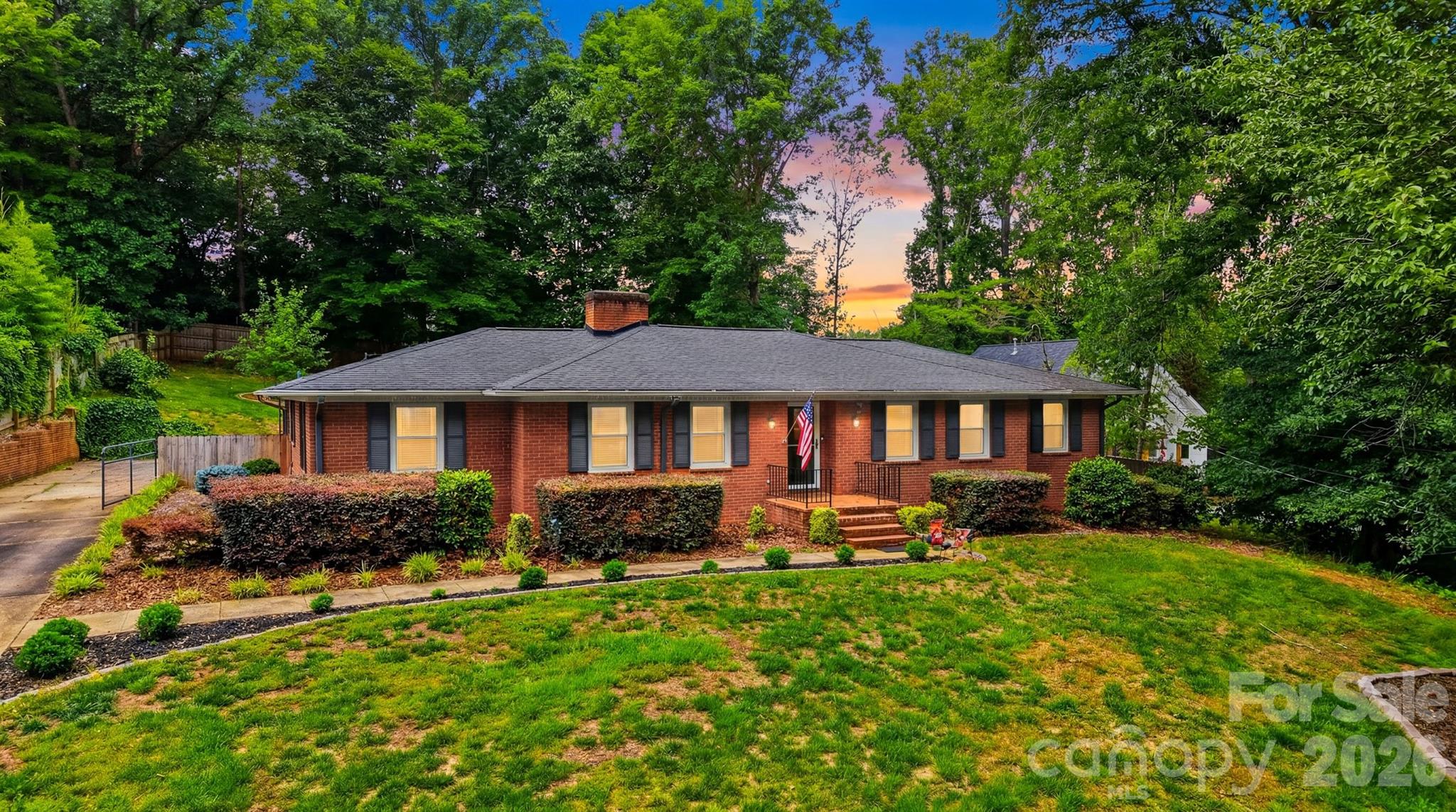 115 Wedgewood Drive Property Photo 1