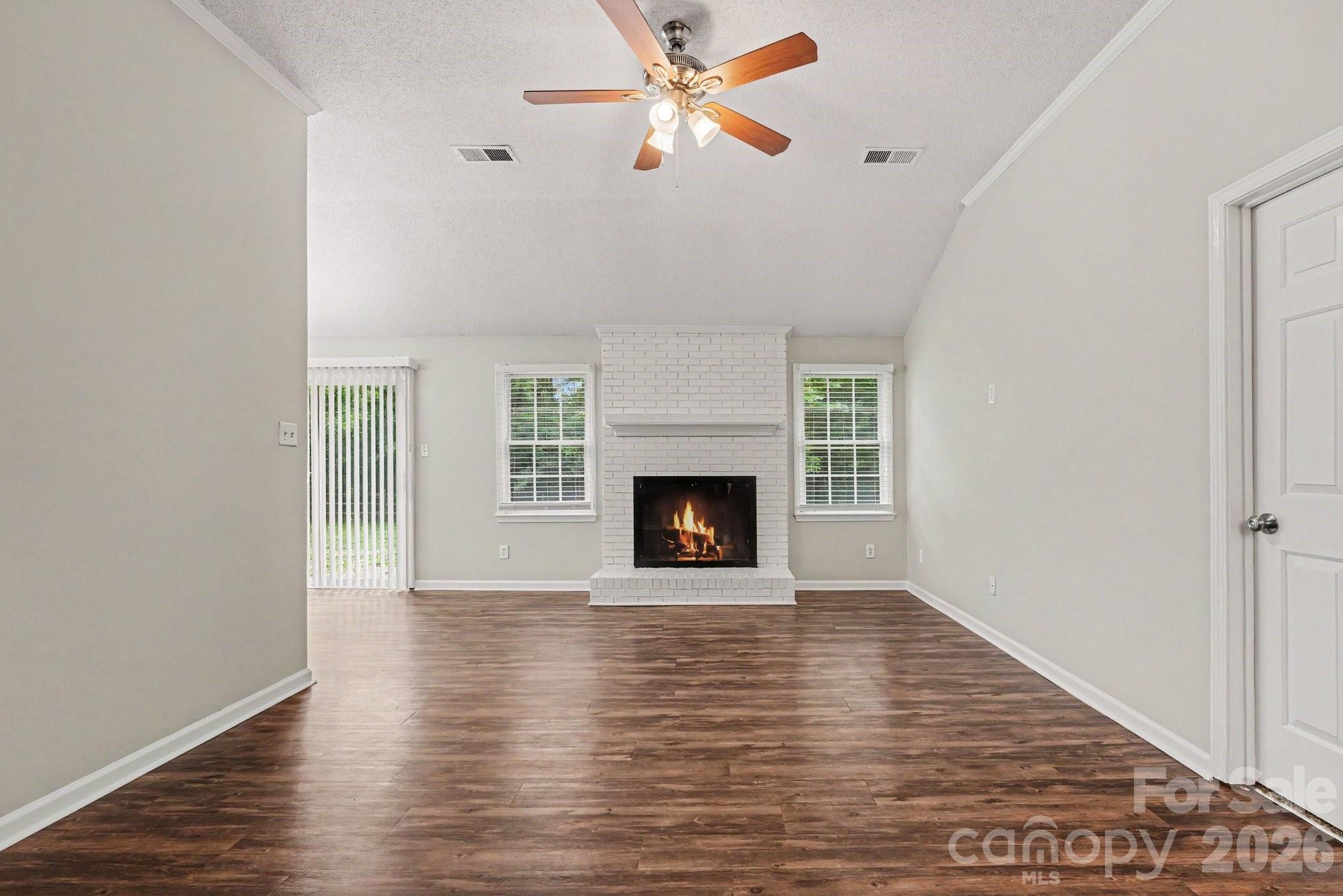 4106 Woodbury Terrace Property Photo 4