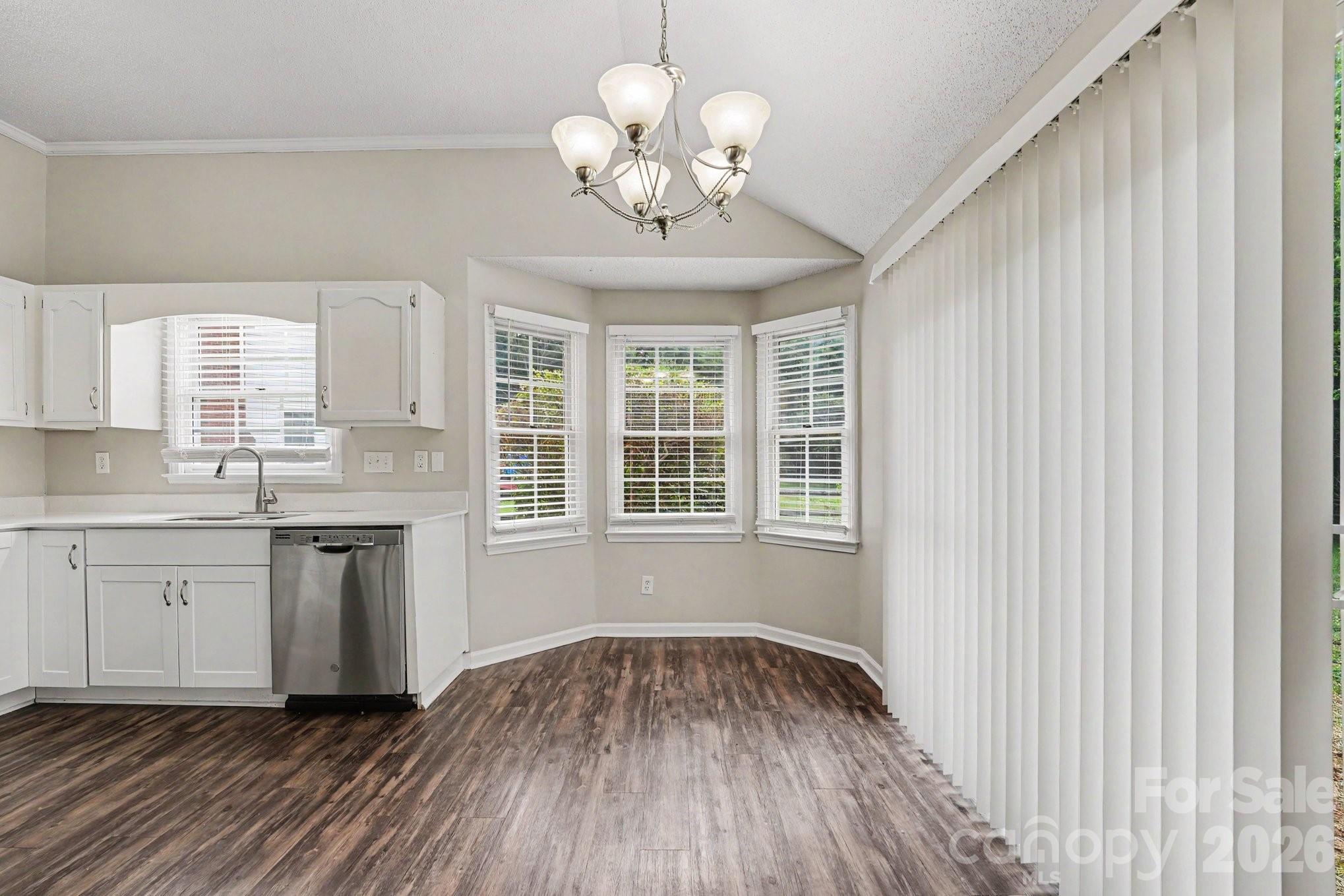4106 Woodbury Terrace Property Photo 8
