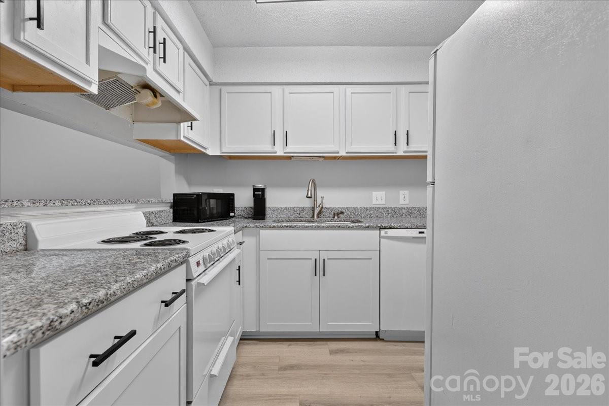 1608 Sharon Road 47 Property Photo 3
