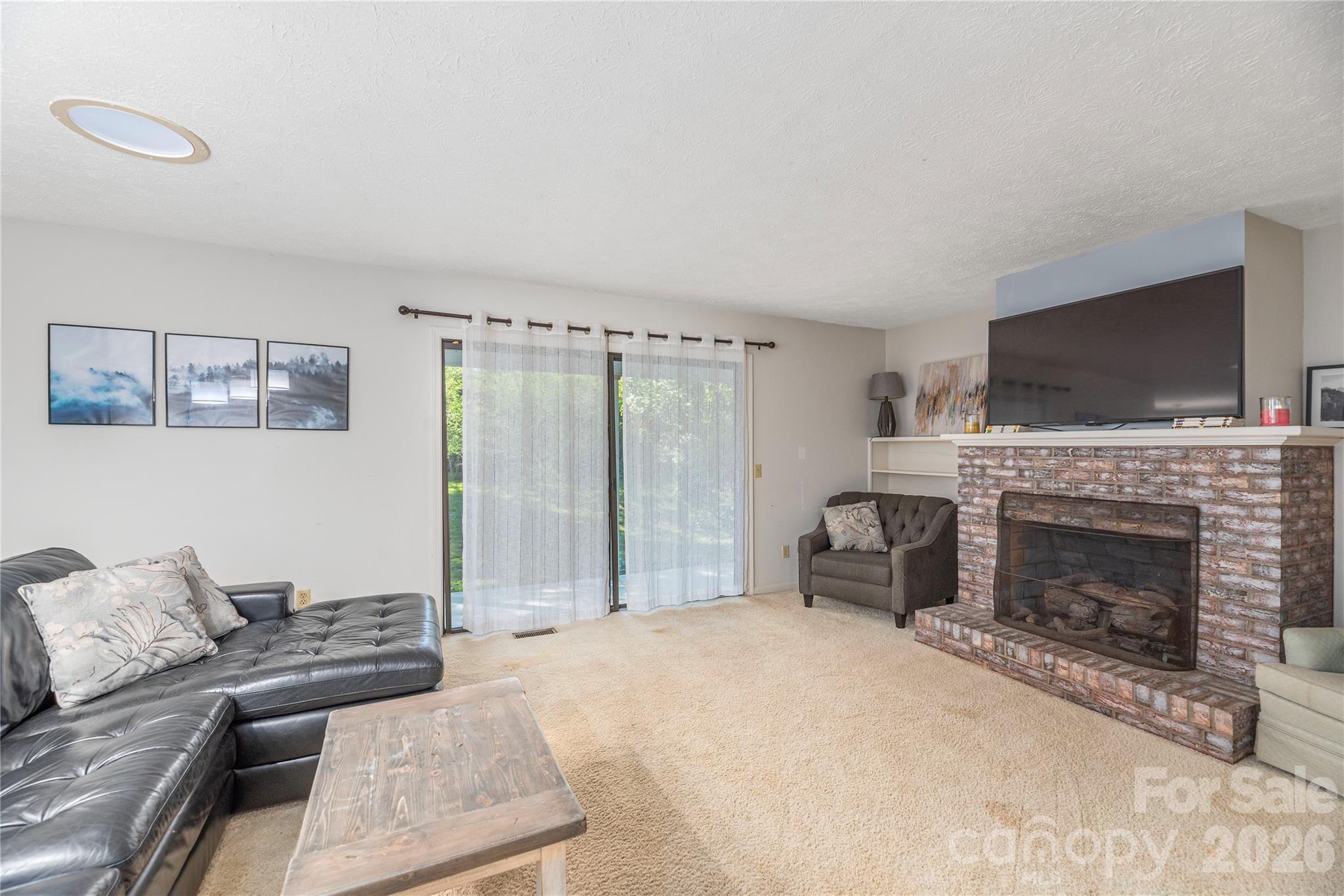 142 Whisperwood Drive 19 Property Photo 12