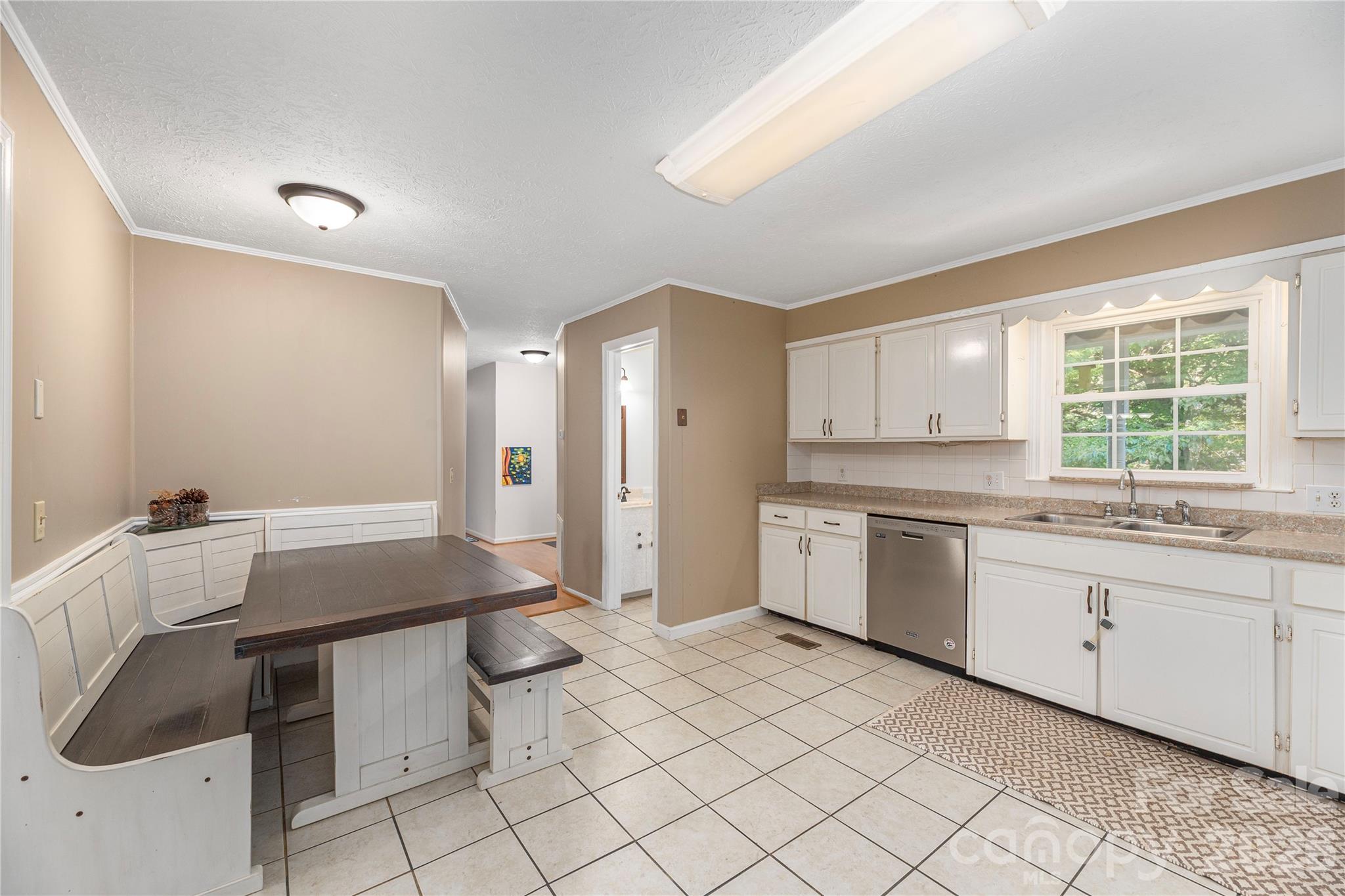 142 Whisperwood Drive 19 Property Photo 15