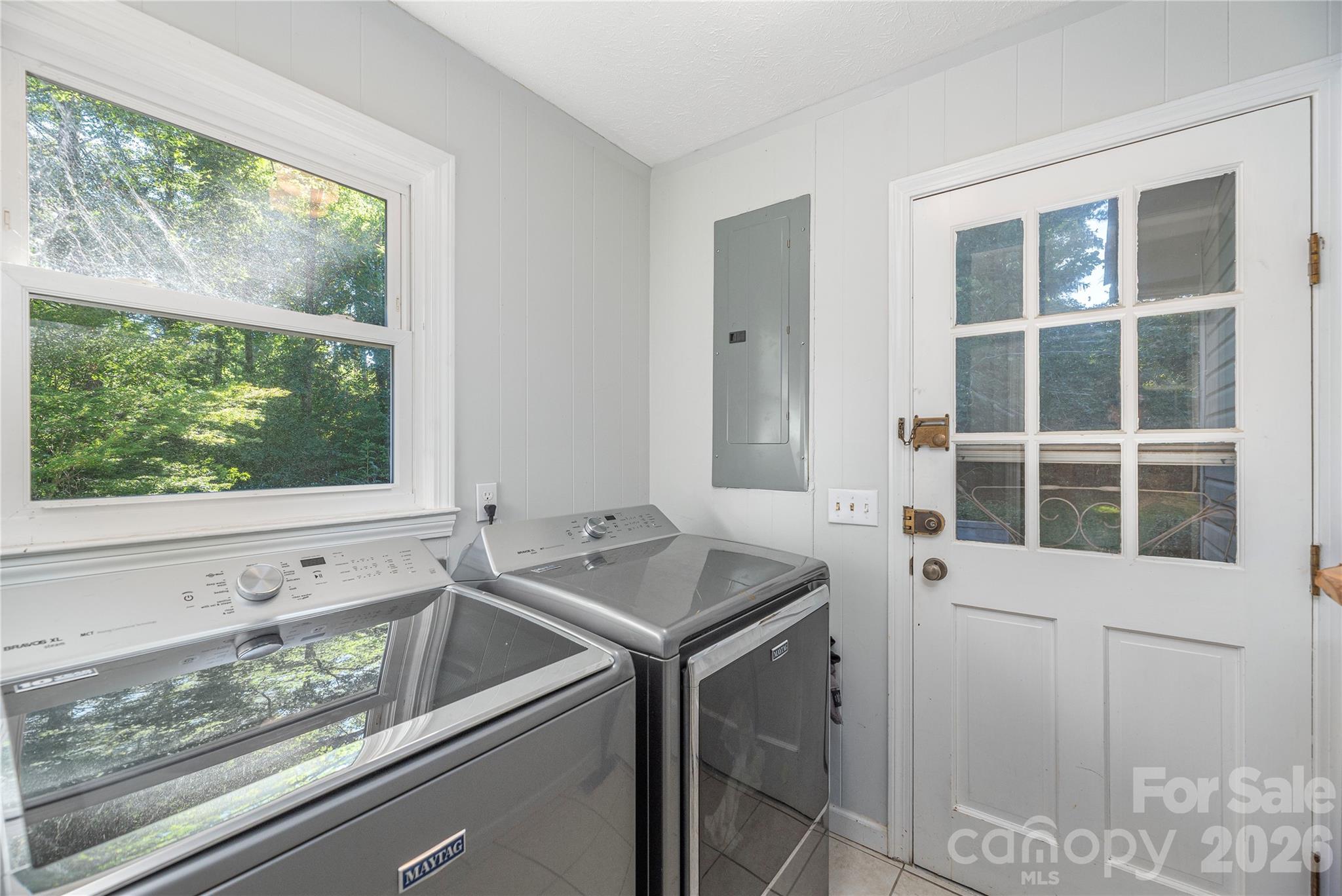 142 Whisperwood Drive 19 Property Photo 16